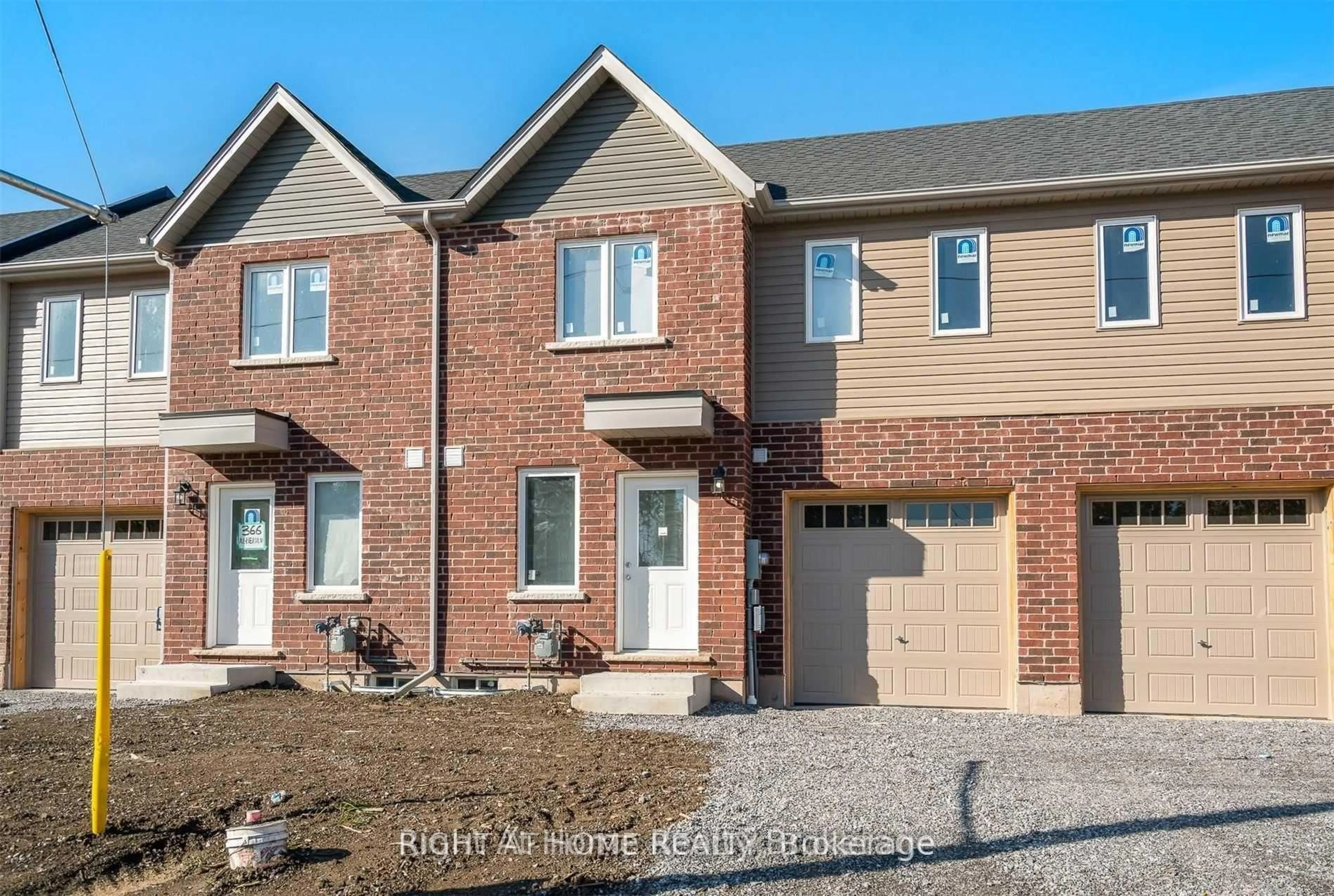 Home with brick exterior material, street for 400 Alberta St, Welland Ontario L3B 0K5