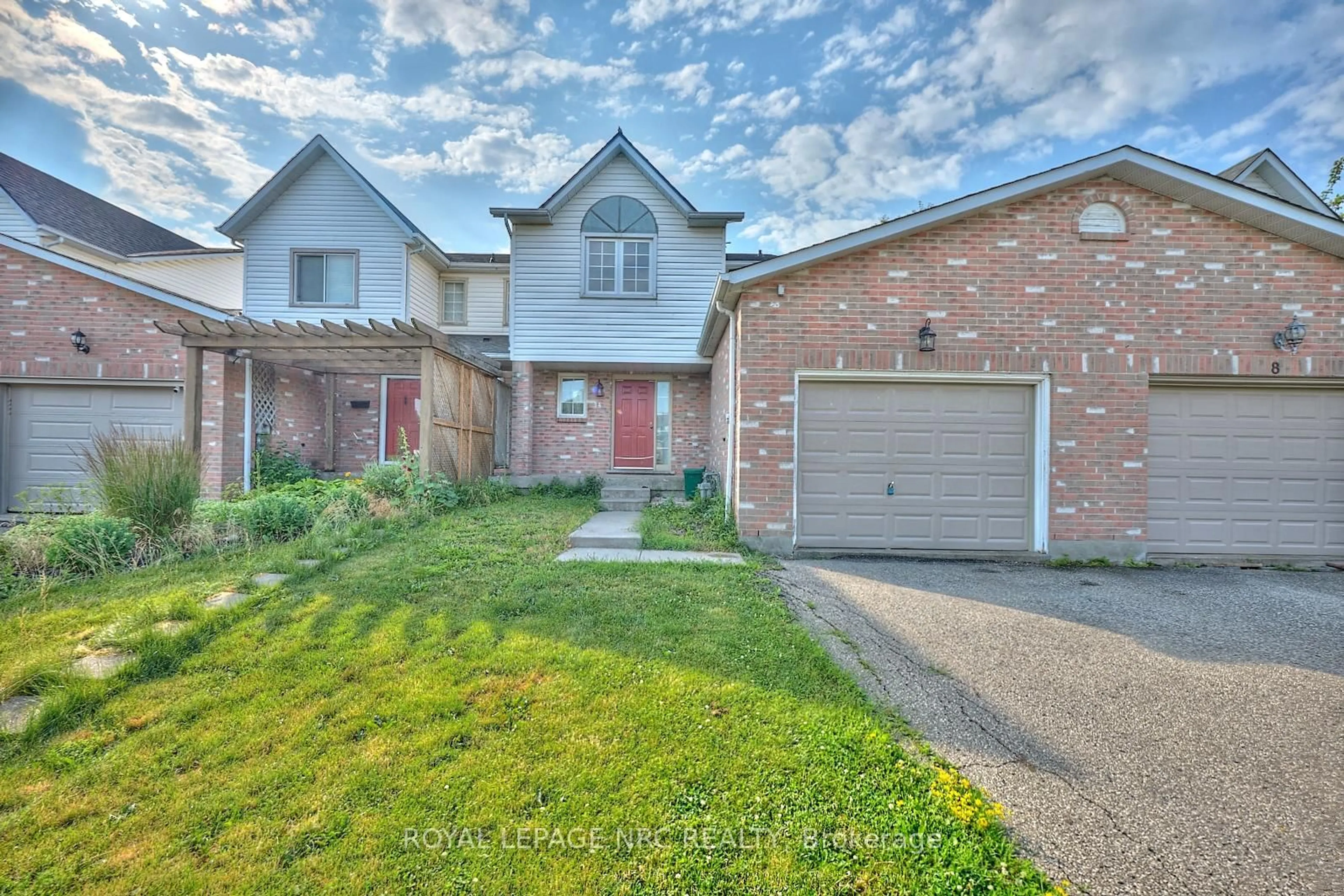 Home with brick exterior material, street for 14 Buss Crt, Thorold Ontario L2V 5B1