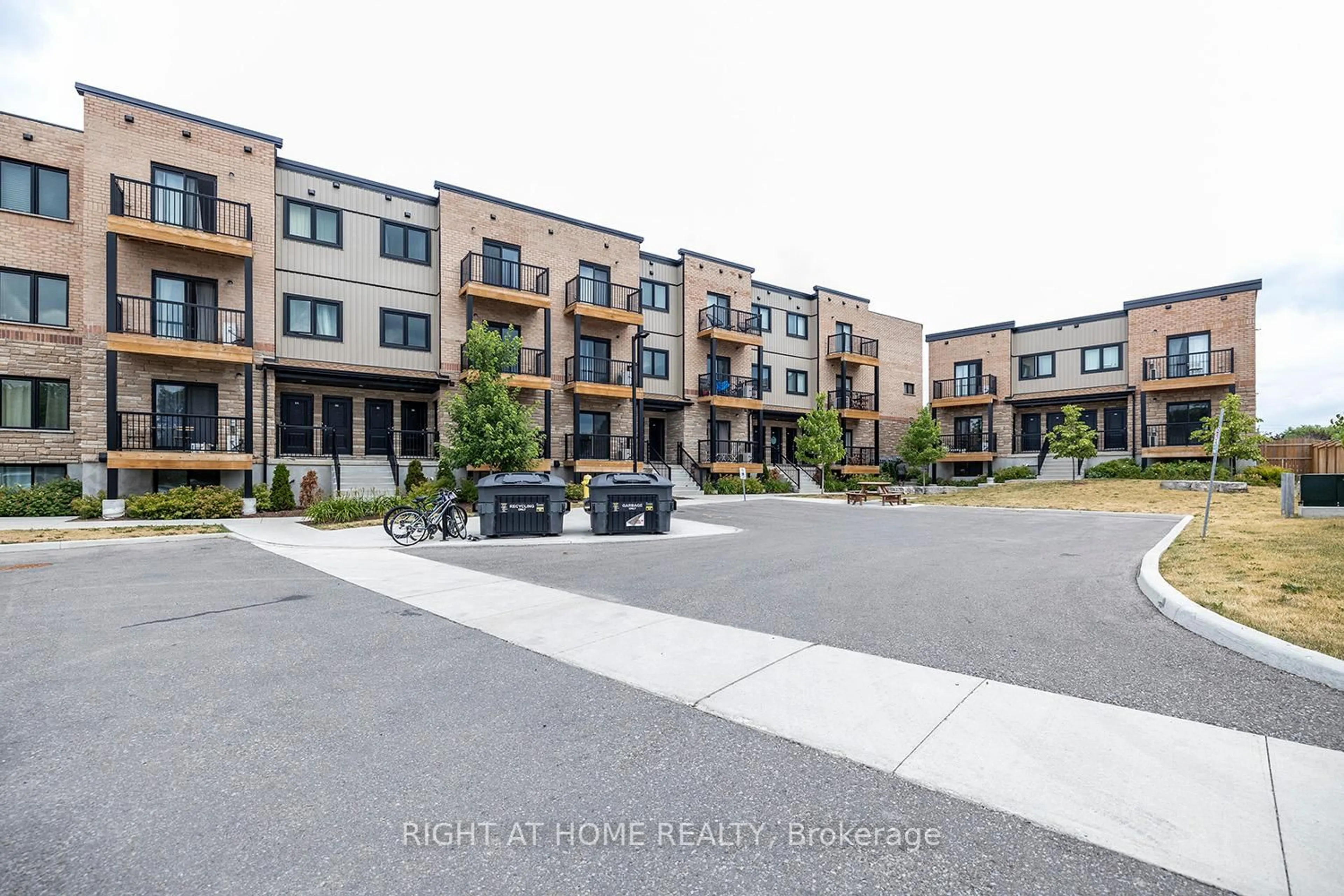 Patio, street for 164 Heiman St St #7A, Kitchener Ontario N2M 0B8