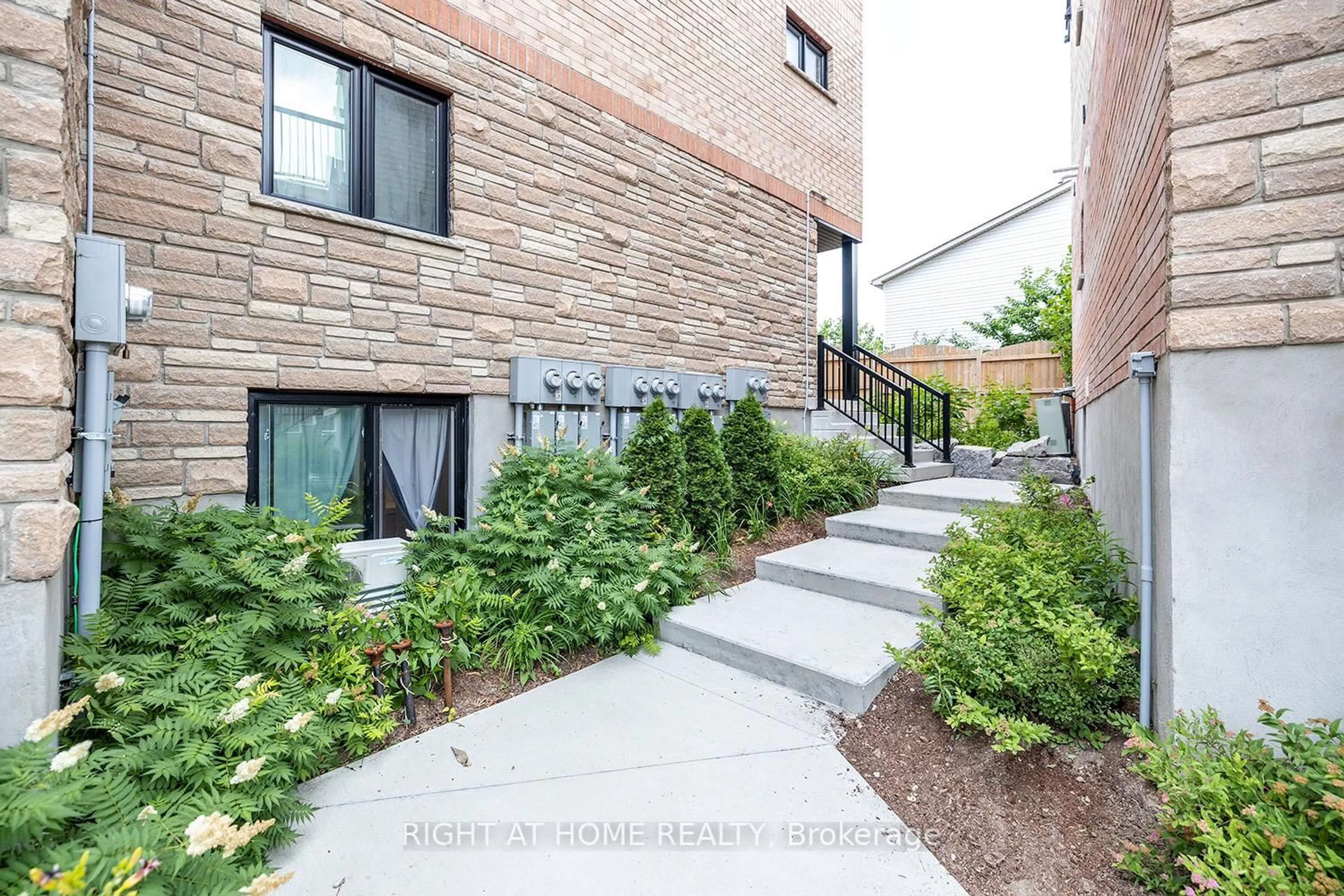 Patio, unknown for 164 Heiman St St #7A, Kitchener Ontario N2M 0B8