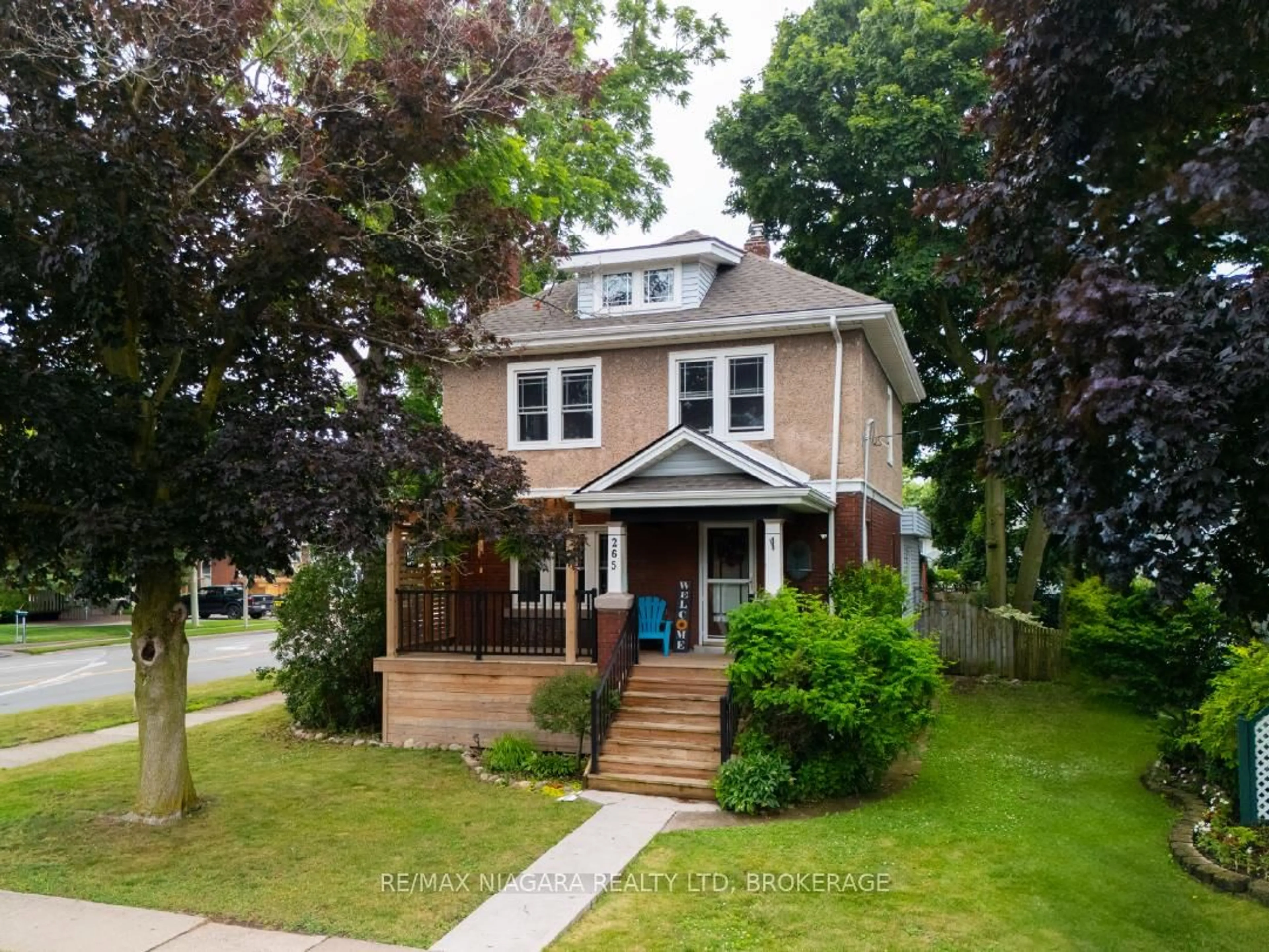 Home with vinyl exterior material, street for 265 Clarence St, Port Colborne Ontario L3K 3G7