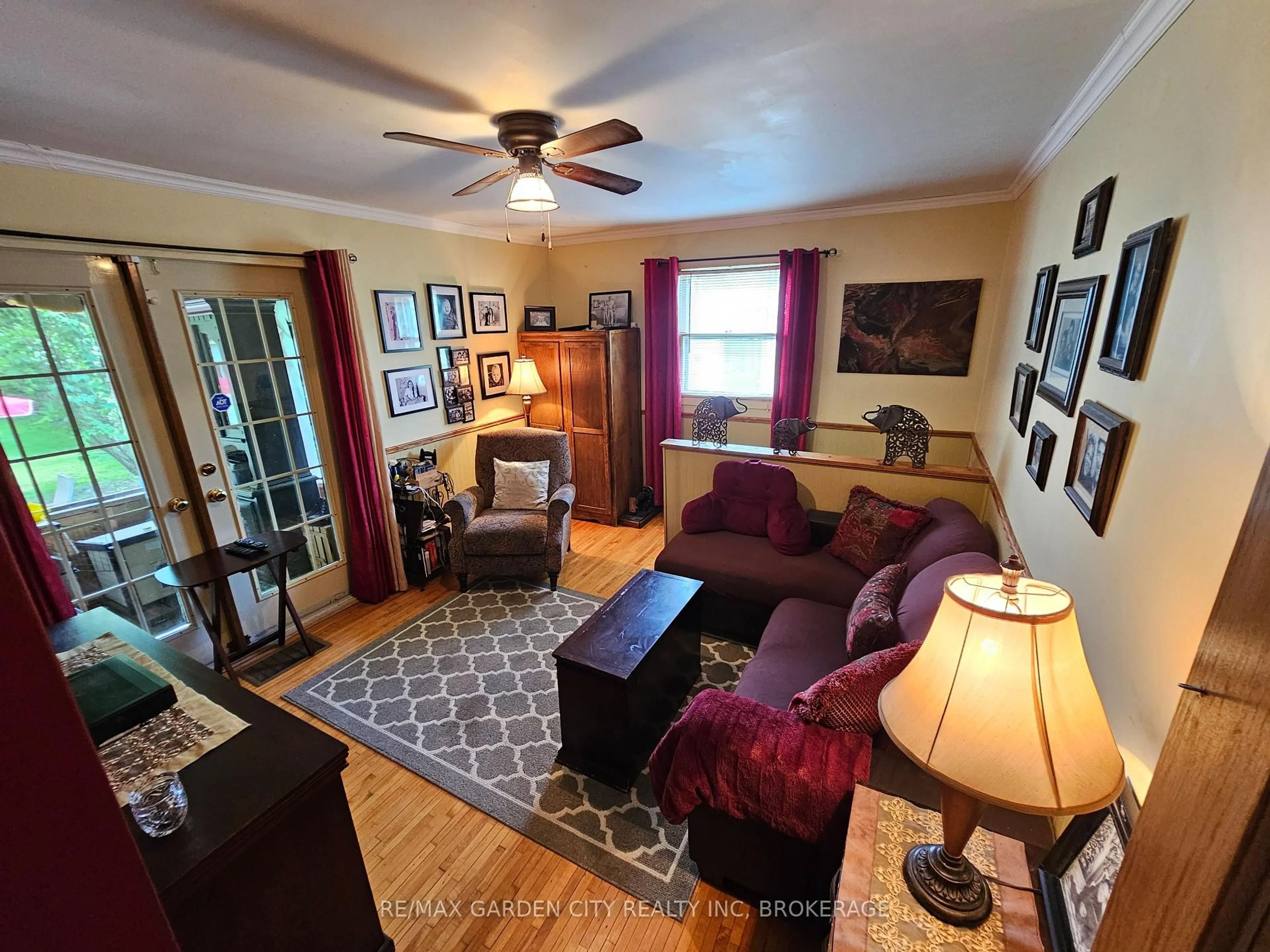 Living room with furniture, unknown for 4409 Ontario St, Lincoln Ontario L0R 1B5