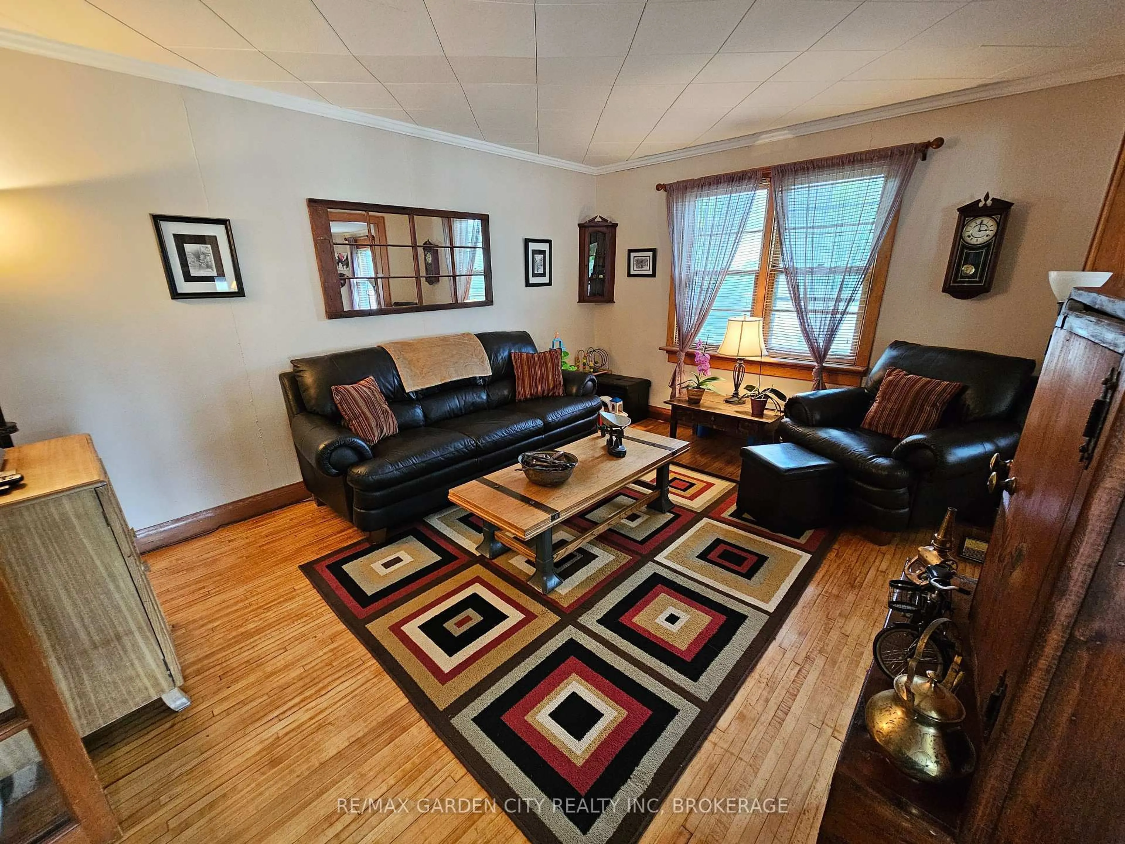Living room with furniture, unknown for 4409 Ontario St, Lincoln Ontario L0R 1B5