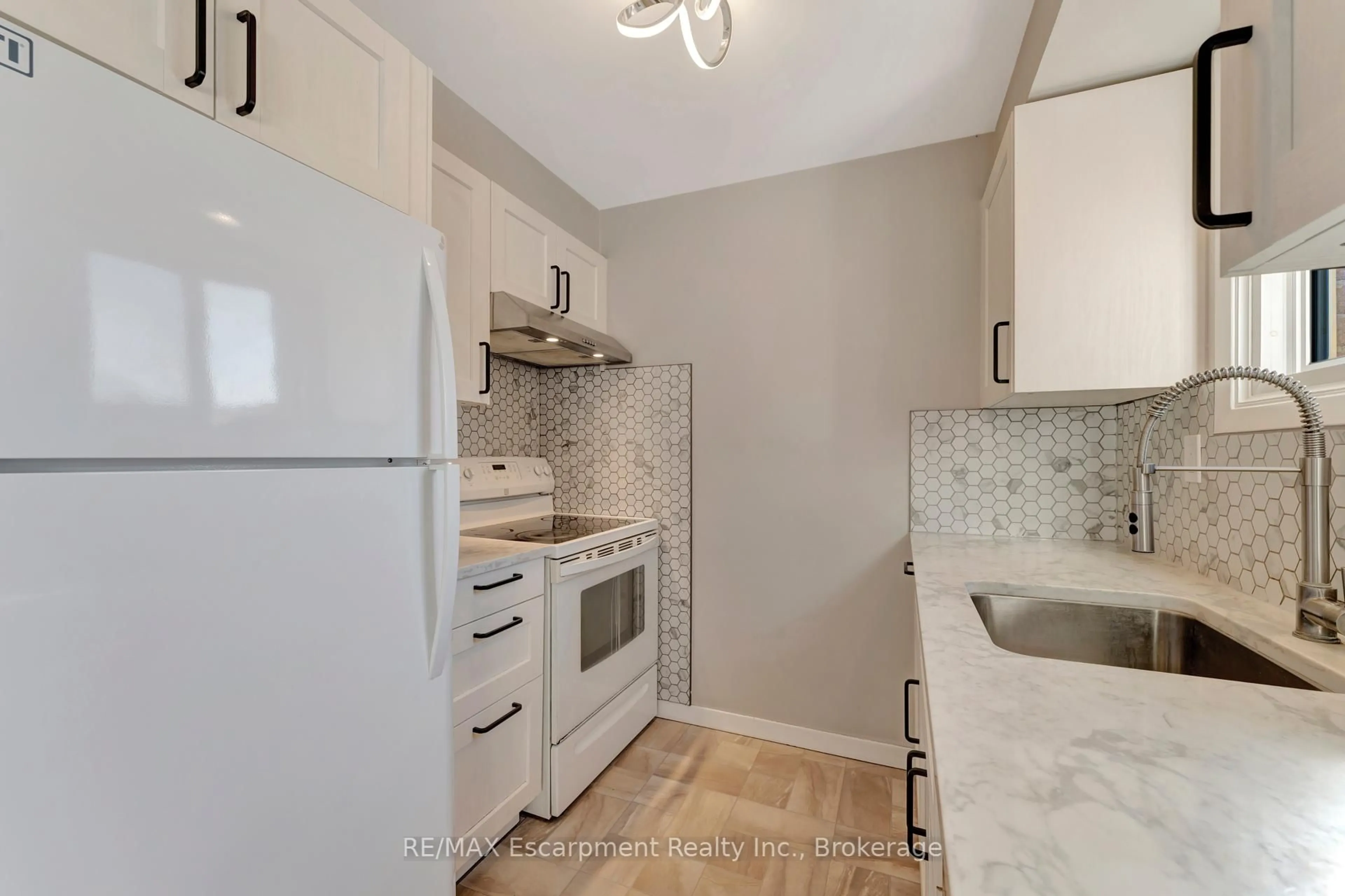 Standard kitchen, unknown for 165 Green Valley Dr #15, Kitchener Ontario N2P 1K3