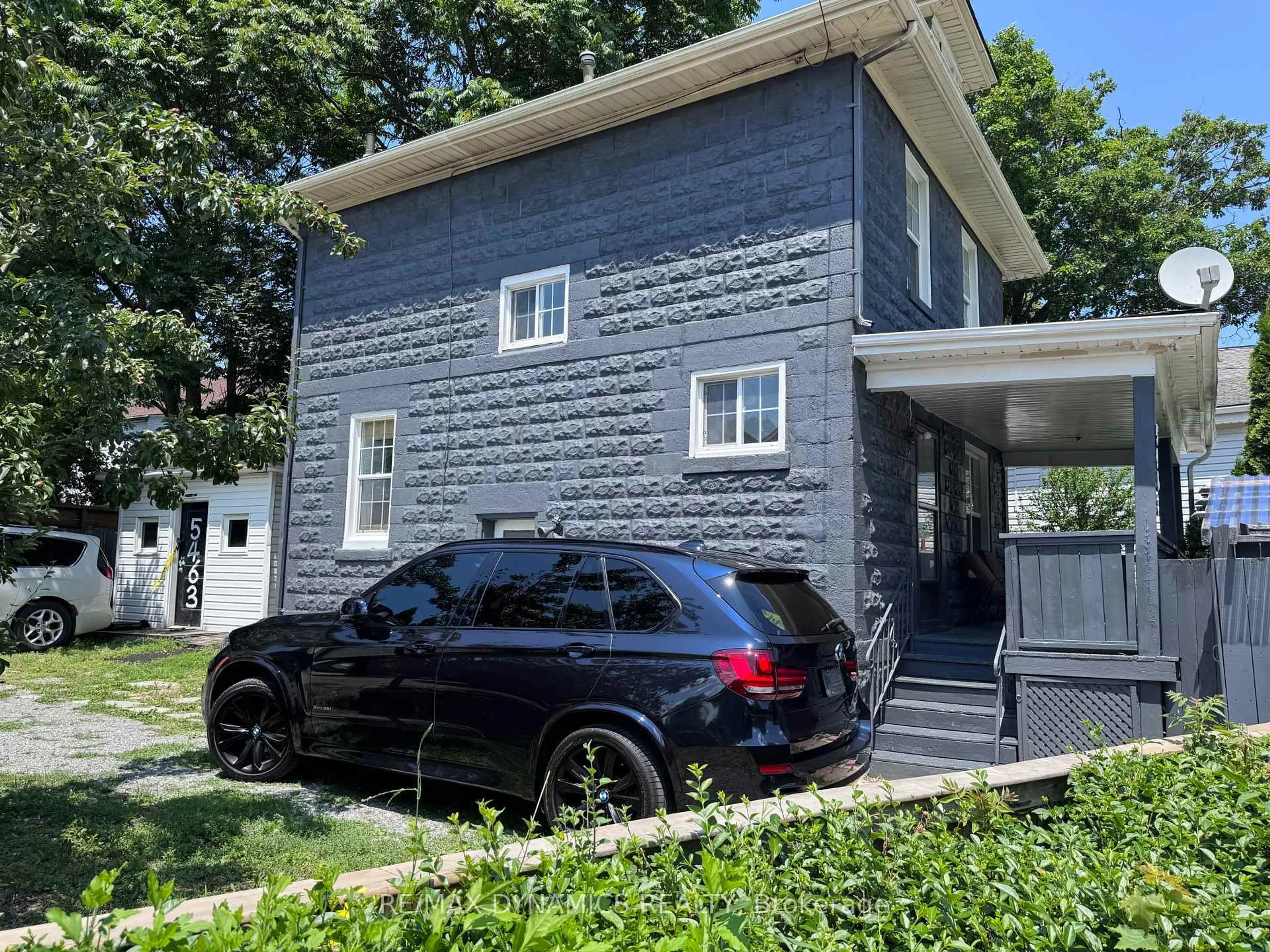 Home with vinyl exterior material, street for 5463 Palmer Ave, Niagara Falls Ontario L2E 3V2