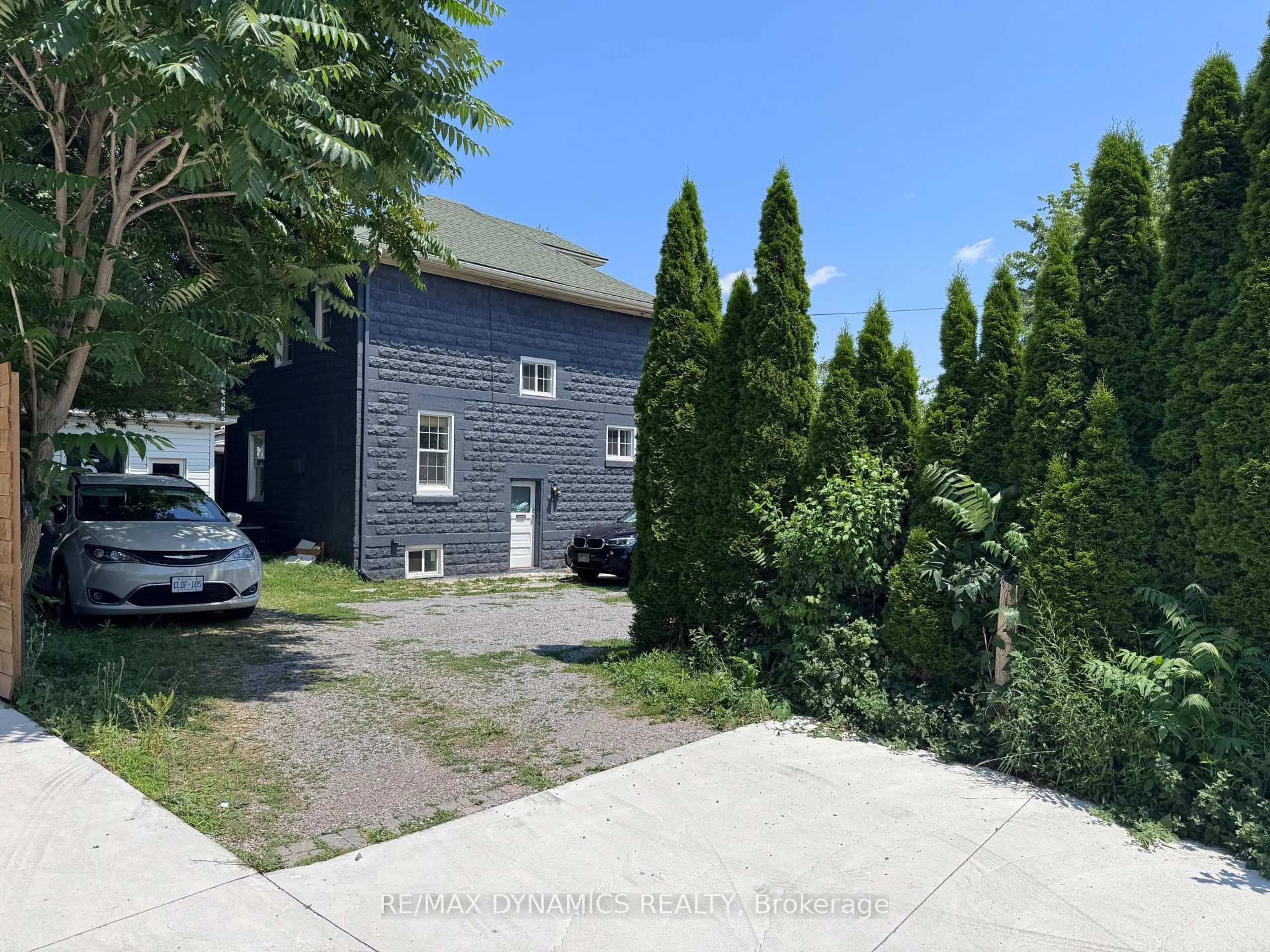 A pic from outside/outdoor area/front of a property/back of a property/a pic from drone, street for 5463 Palmer Ave, Niagara Falls Ontario L2E 3V2