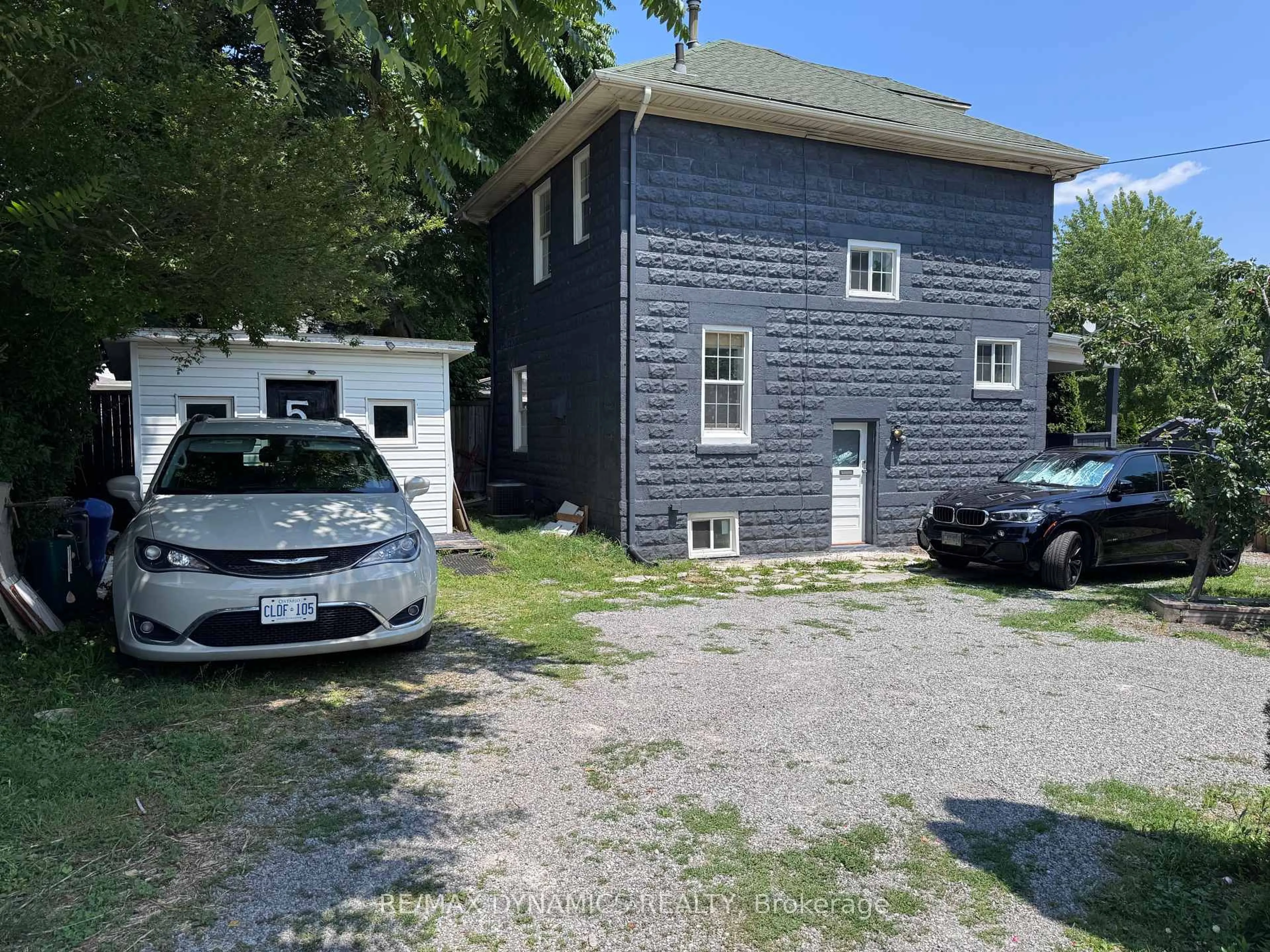 A pic from outside/outdoor area/front of a property/back of a property/a pic from drone, street for 5463 Palmer Ave, Niagara Falls Ontario L2E 3V2
