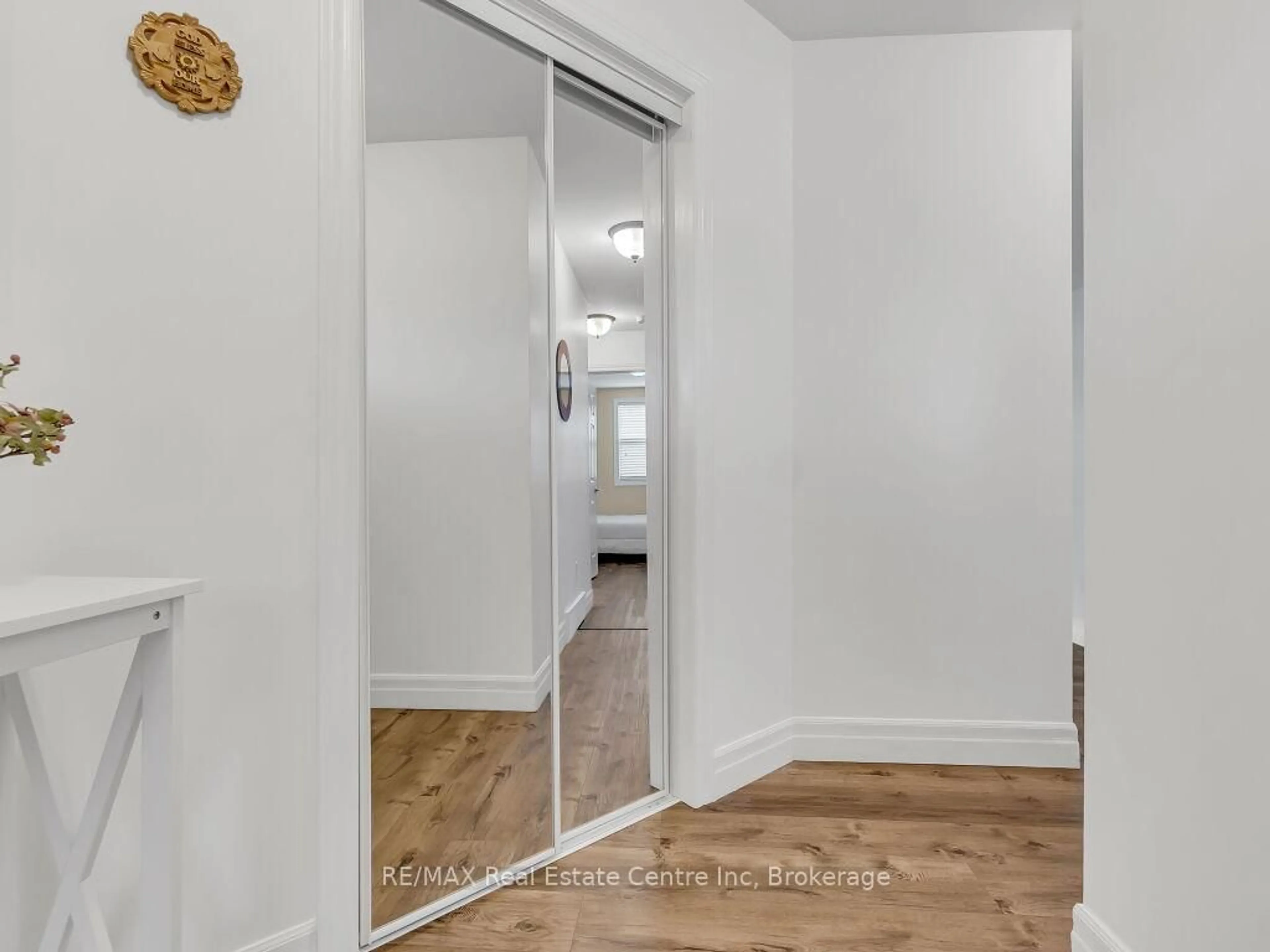 Indoor entryway for 385 Highview Dr, St. Thomas Ontario N5R 5Z5