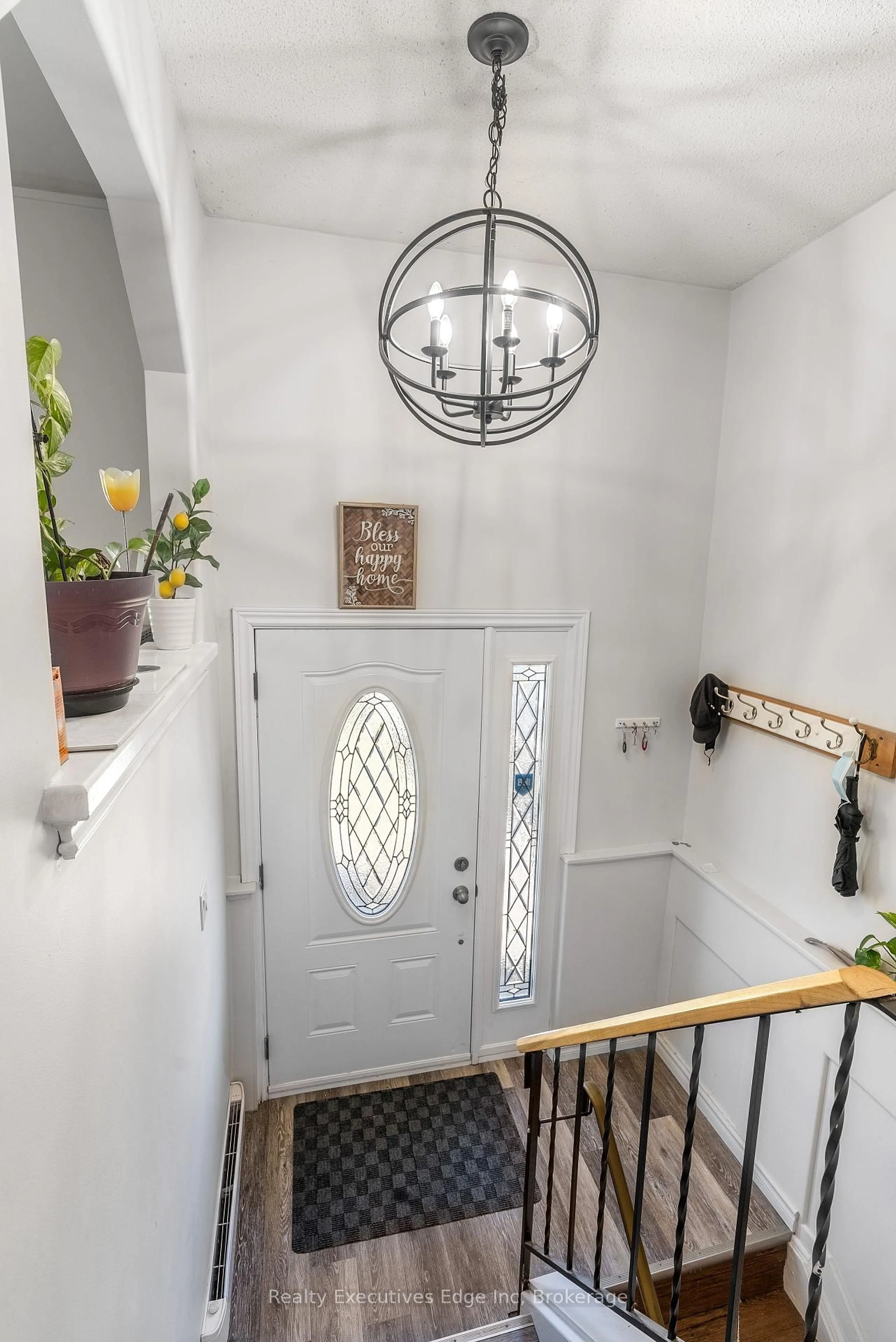 Indoor entryway for 9A Hampton St, Brantford Ontario N3S 7J2
