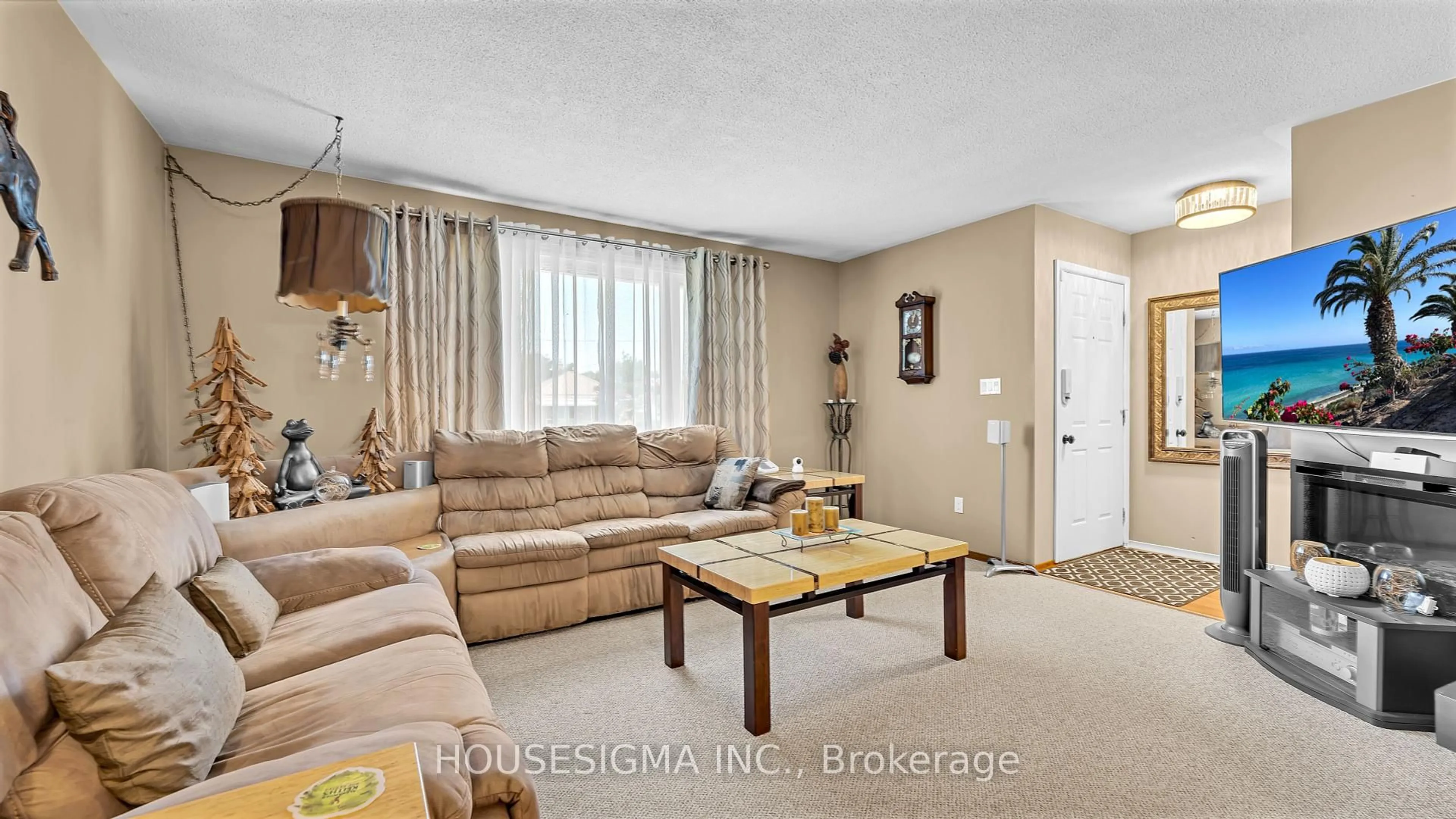 Living room with furniture, unknown for 143 Chestnut St, St. Thomas Ontario N5R 2B3