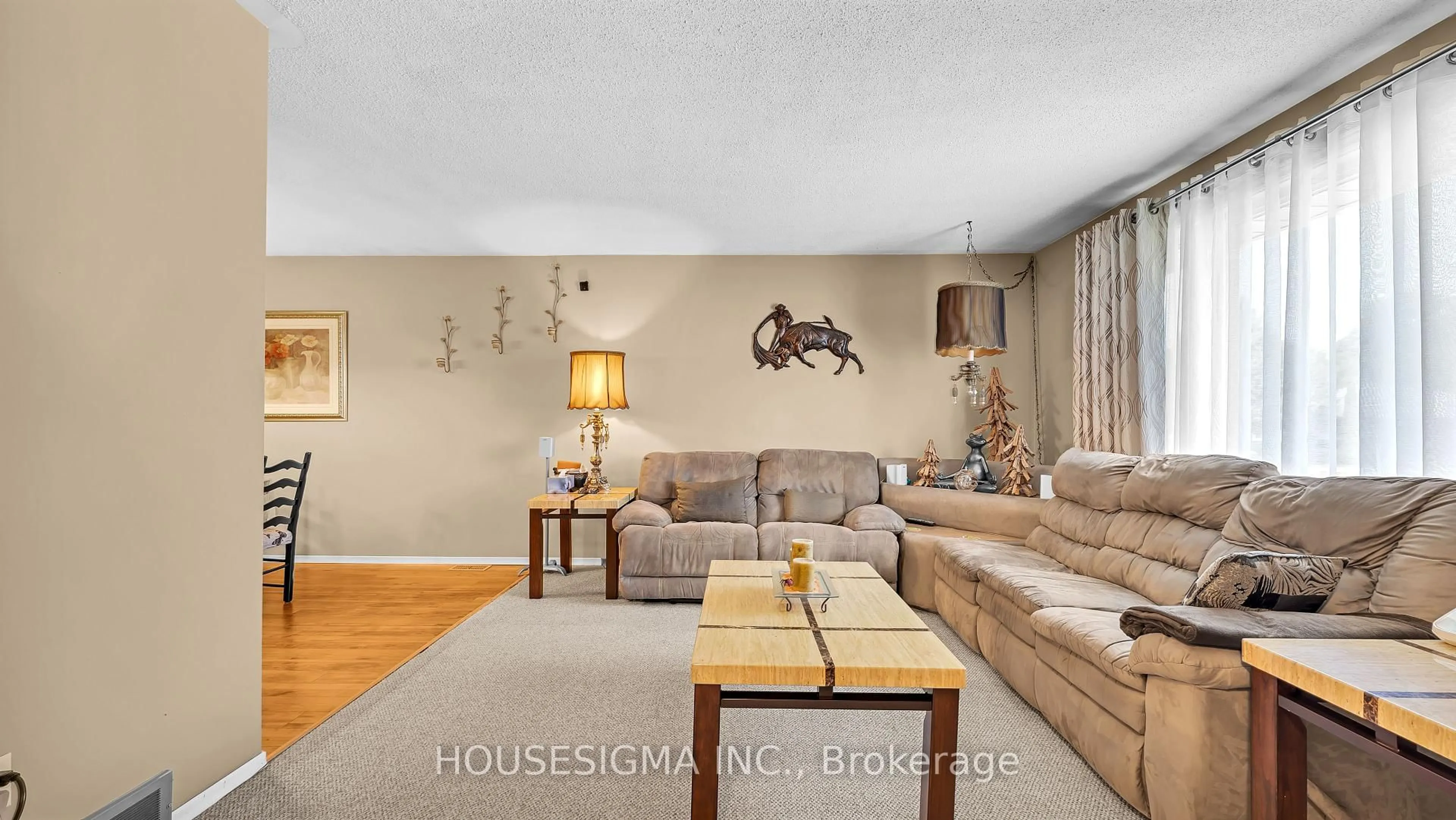 Living room with furniture, unknown for 143 Chestnut St, St. Thomas Ontario N5R 2B3