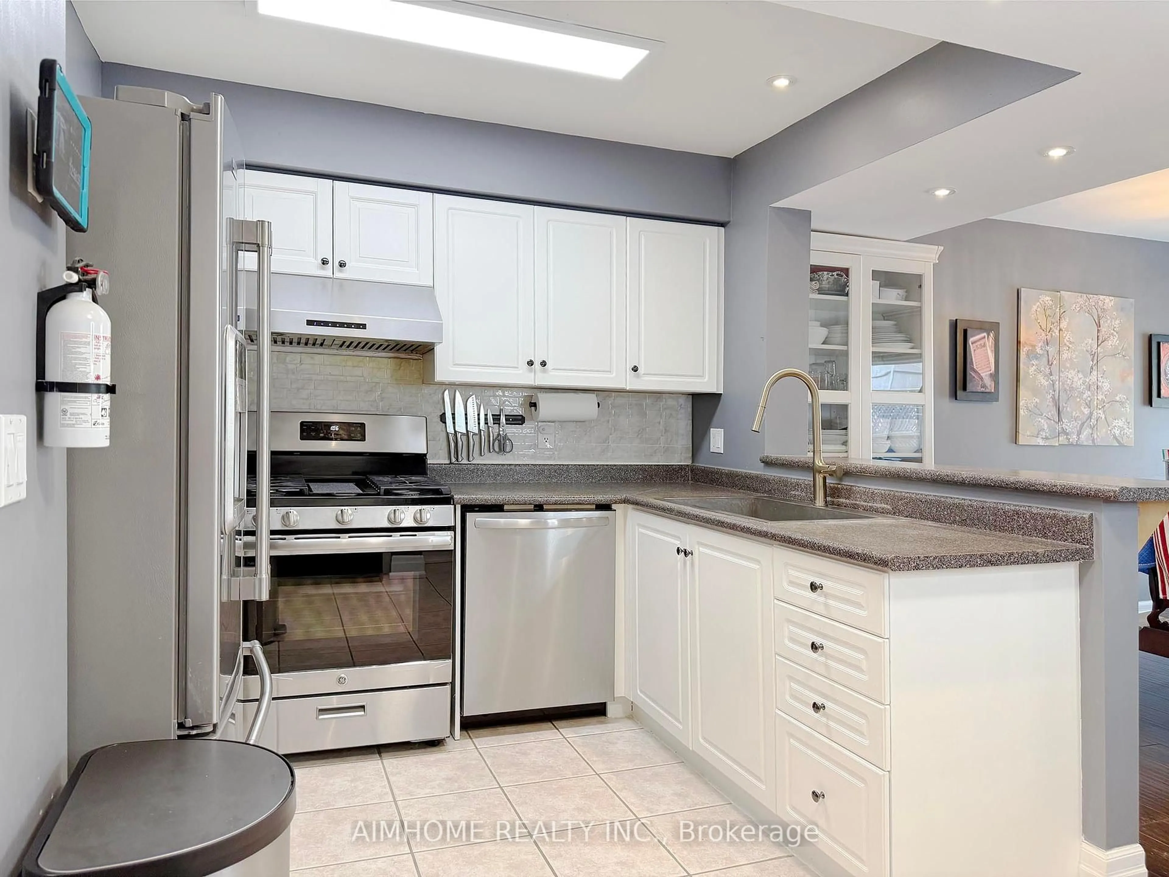 Open concept kitchen, ceramic/tile floor for 11 Kearney St, Guelph Ontario N1E 7H2
