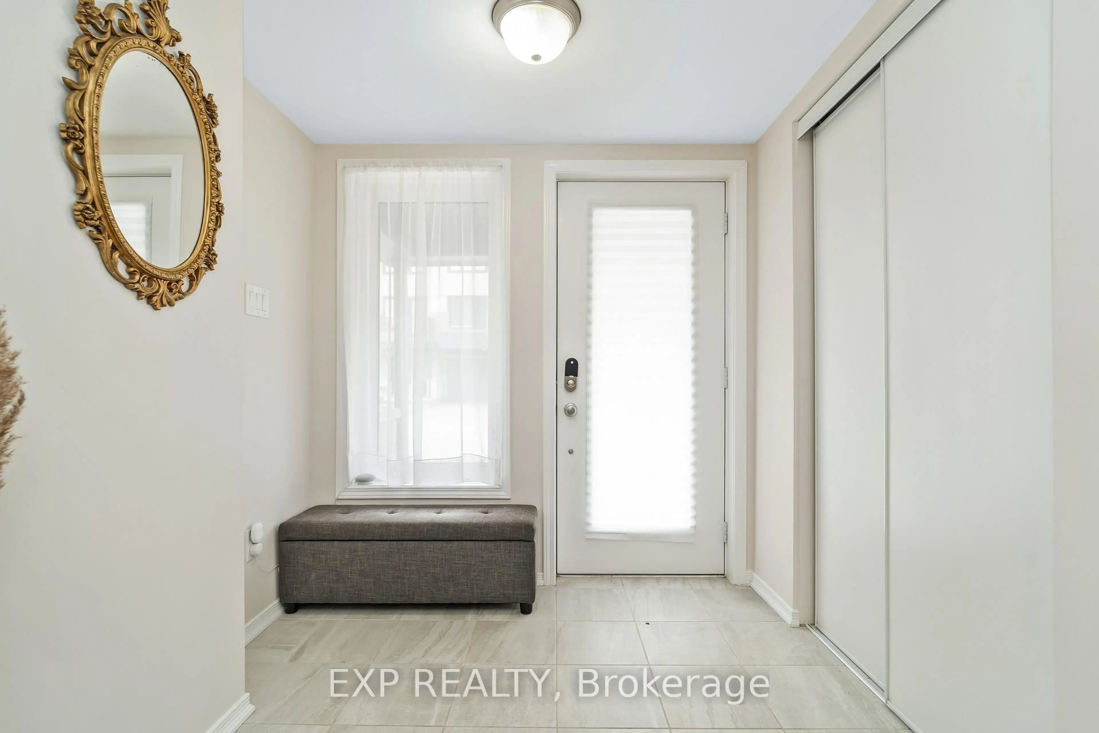 Indoor entryway for 819 Element Private, Ottawa Ontario K2M 0M8