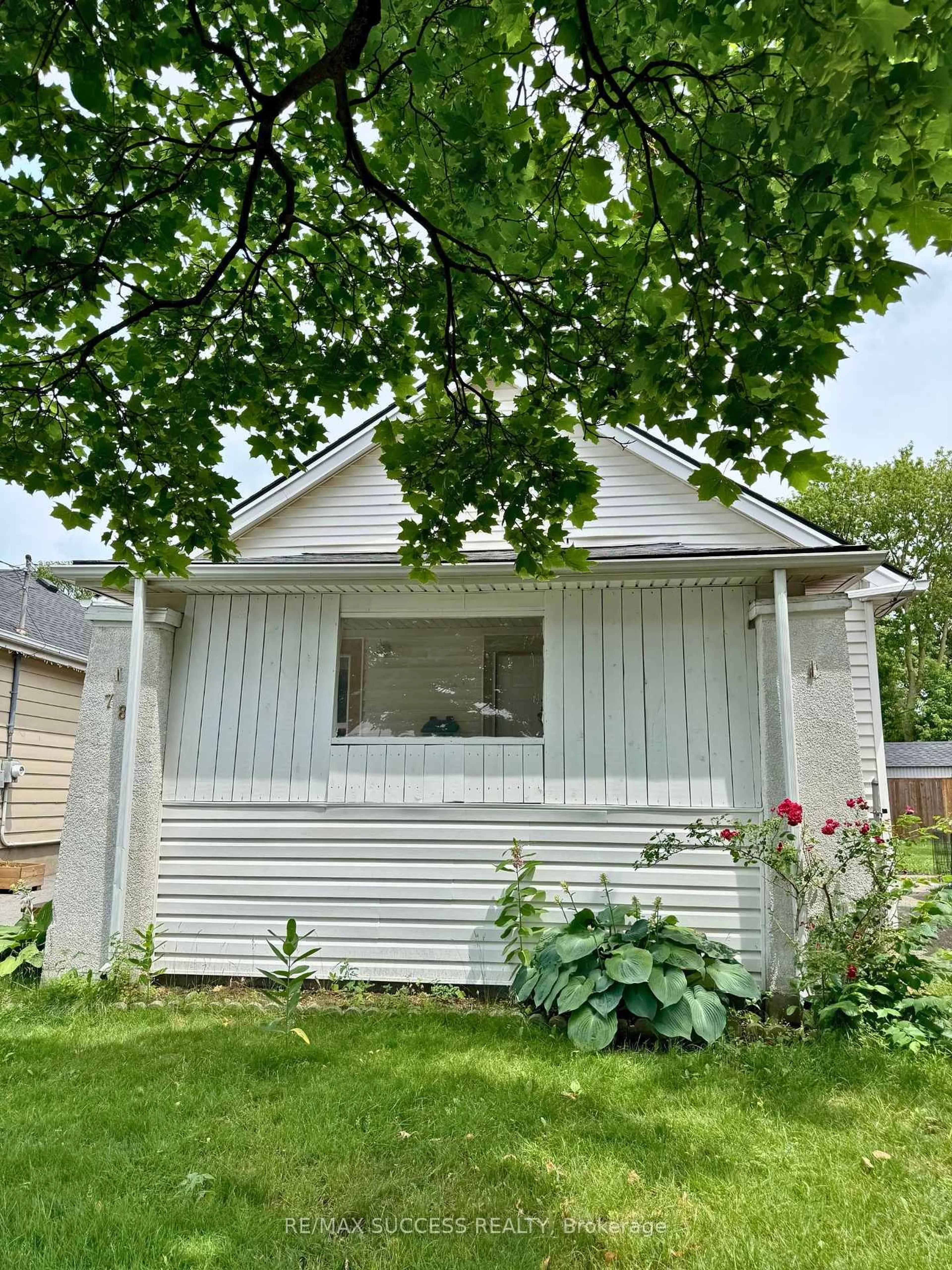 Shed for 78 Currie St, St. Catharines Ontario L2M 5N1