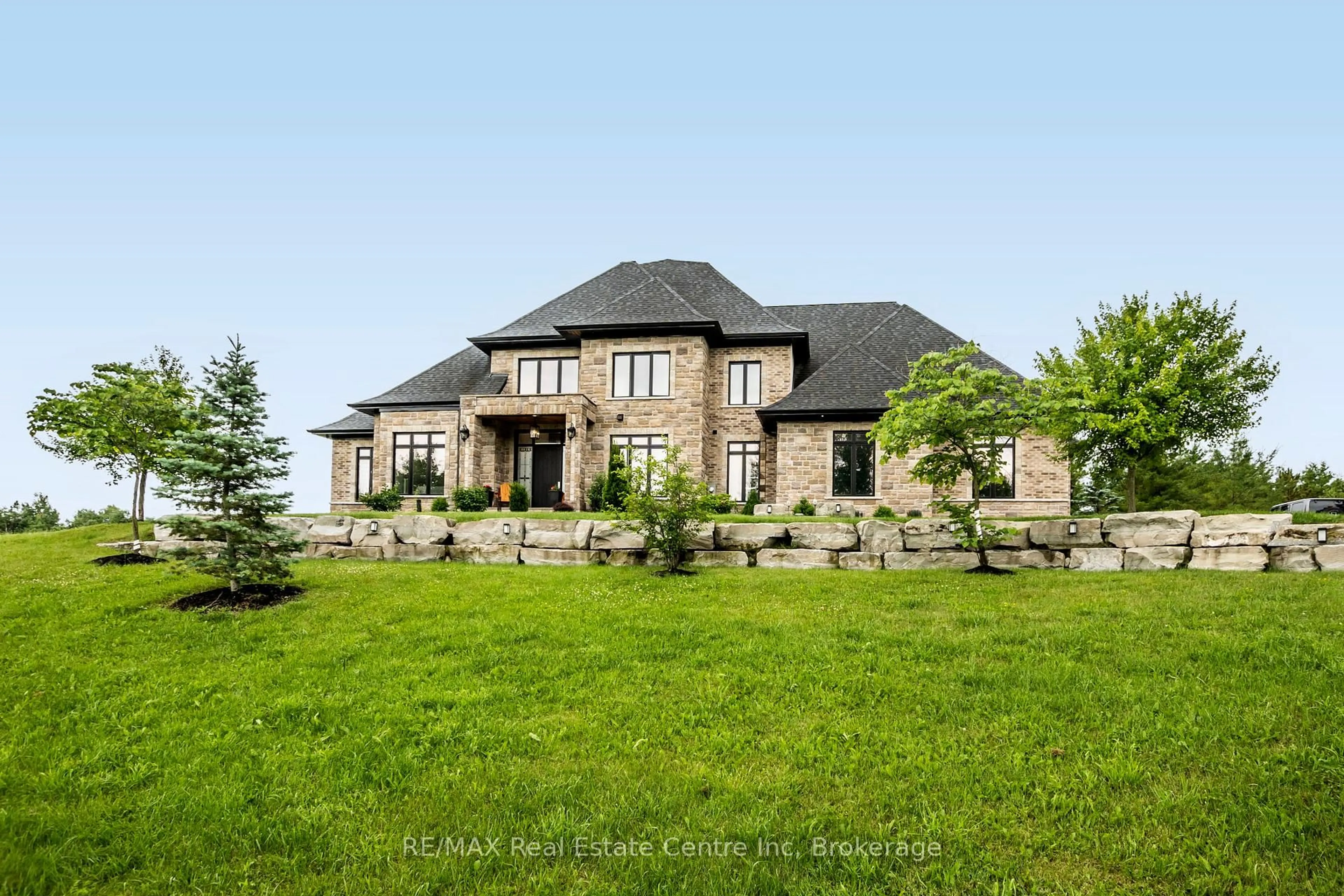 Home with brick exterior material, building for 7645 Maltby Rd, Puslinch Ontario N0B 2J0