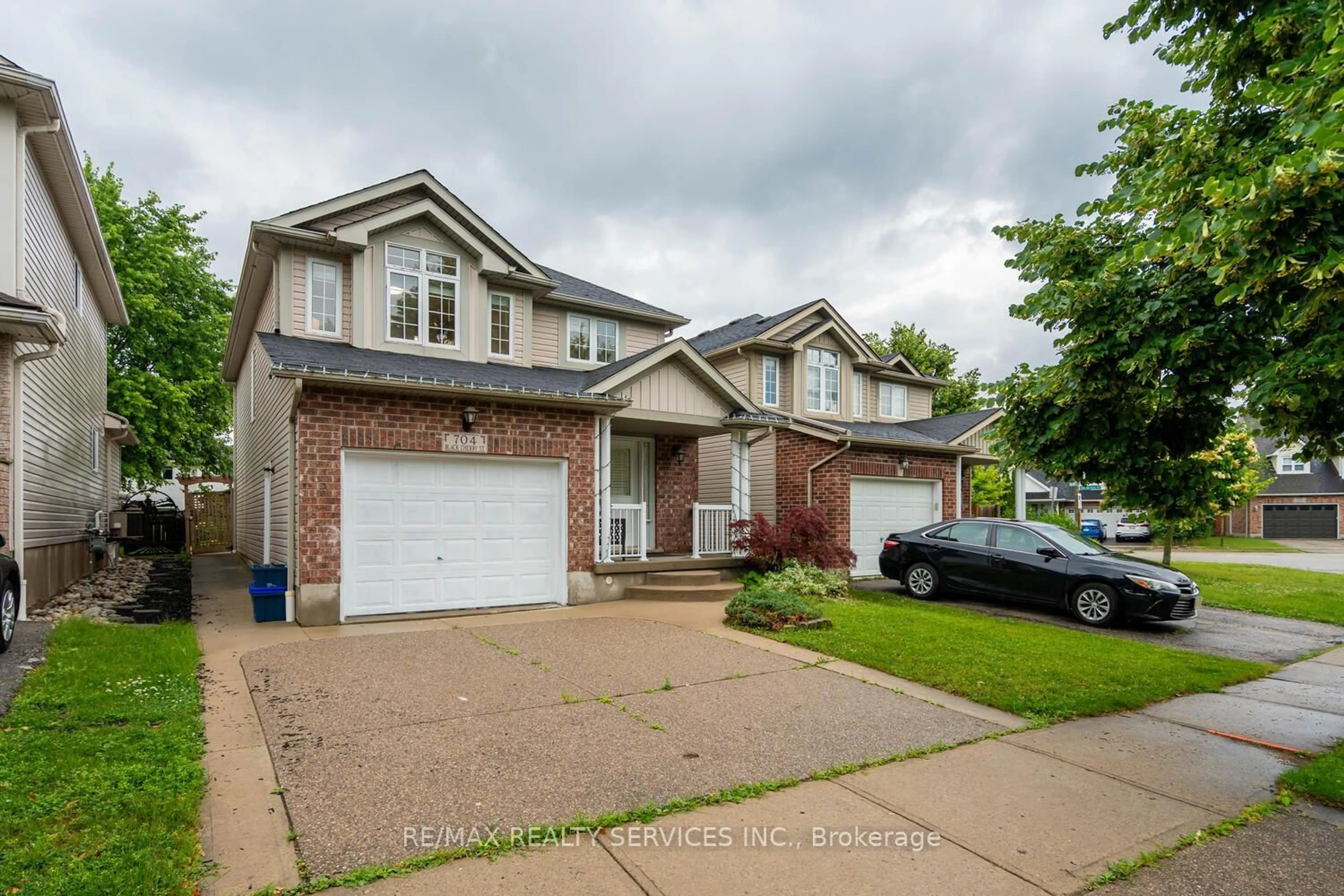 Unknown for 704 Black Cherry St, Waterloo Ontario N2V 2P3