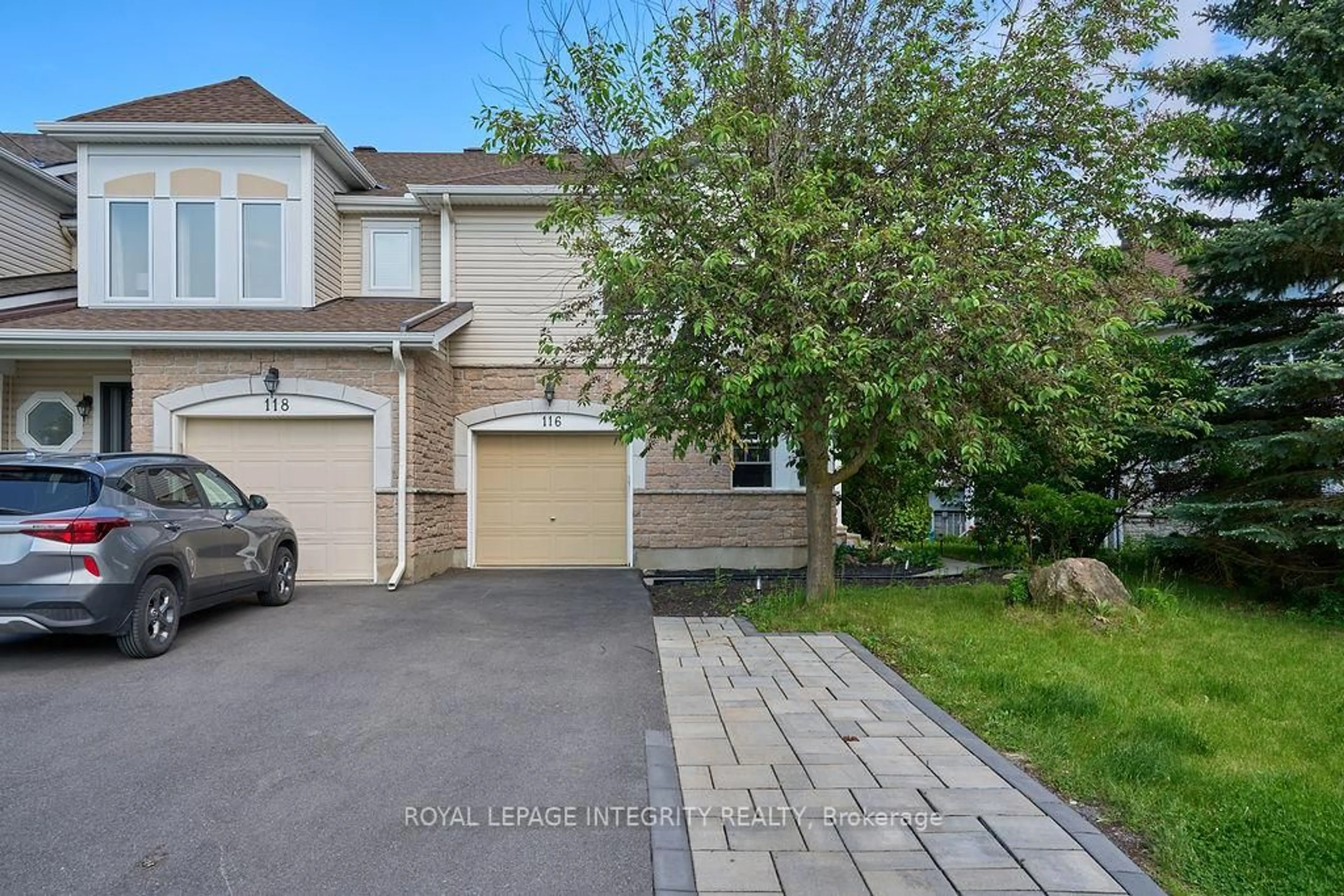 A pic from outside/outdoor area/front of a property/back of a property/a pic from drone, street for 116 Goldridge Dr, Kanata Ontario K2T 1G3