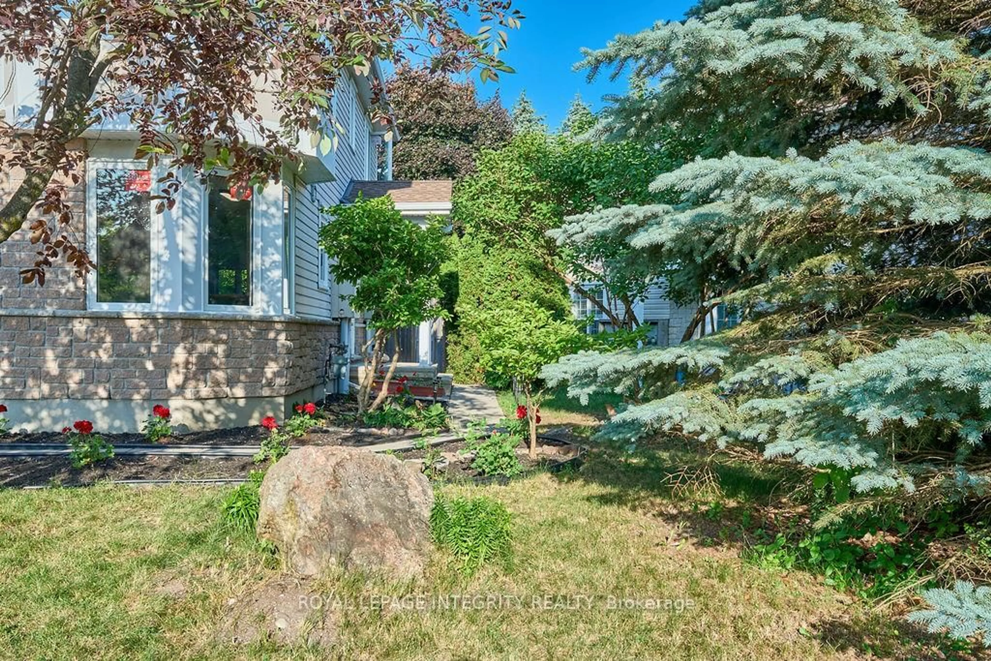 Patio, street for 116 Goldridge Dr, Kanata Ontario K2T 1G3