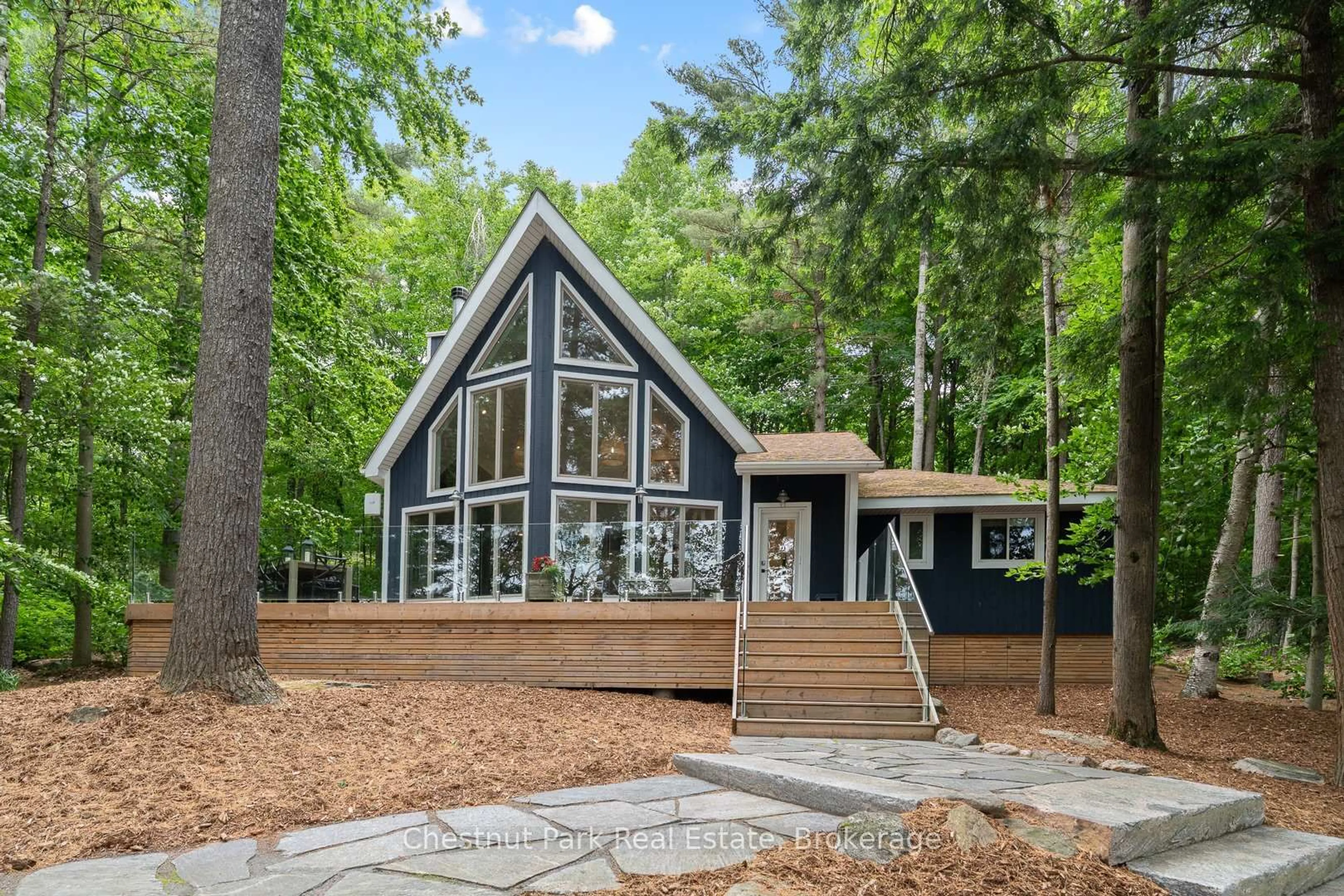 Home with vinyl exterior material, unknown for 44 Miller Island, Gravenhurst Ontario P1P 1R2