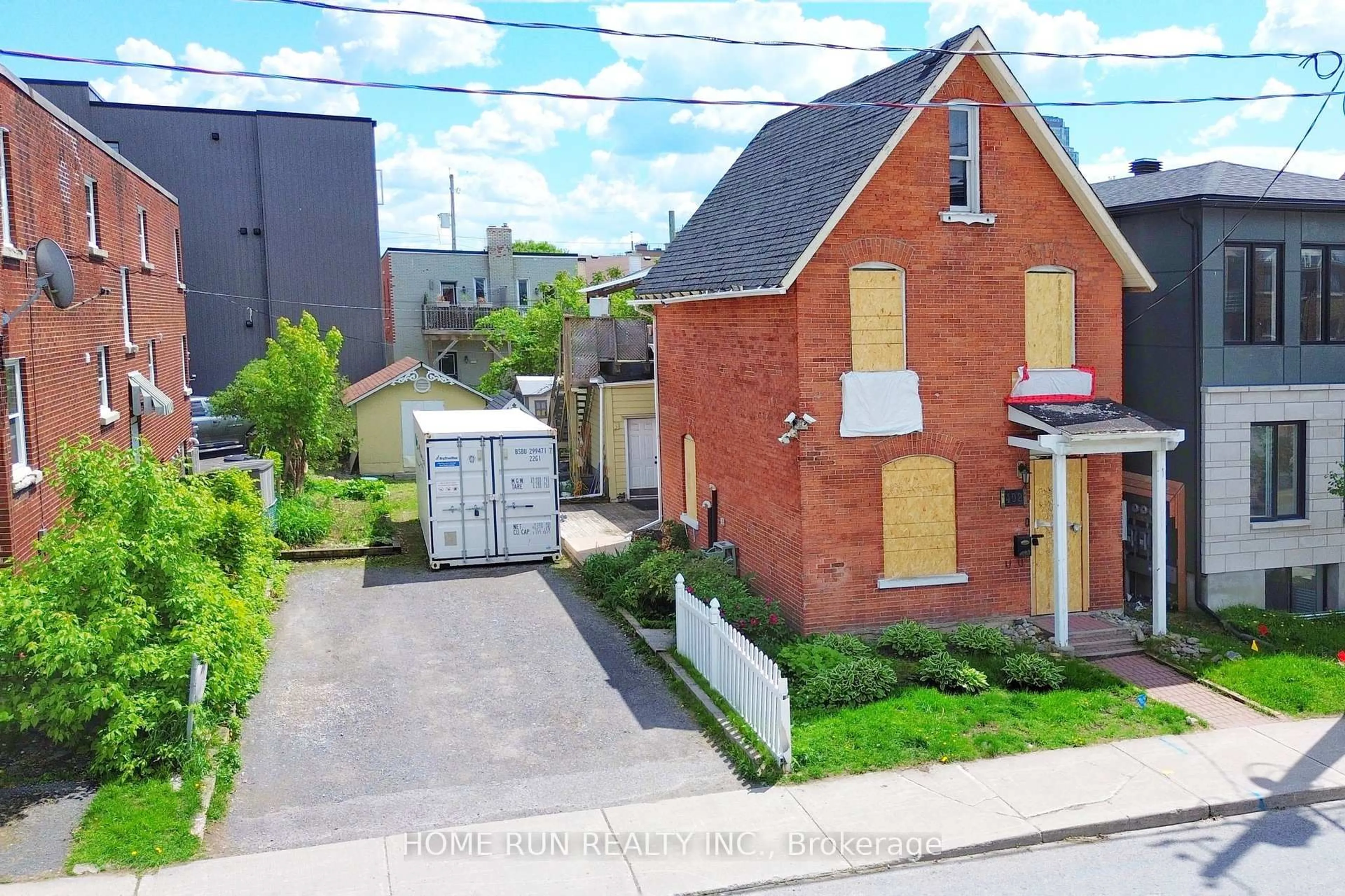 A pic from outside/outdoor area/front of a property/back of a property/a pic from drone, street for 402 Arlington Ave, Ottawa Ontario K1R 6Z6