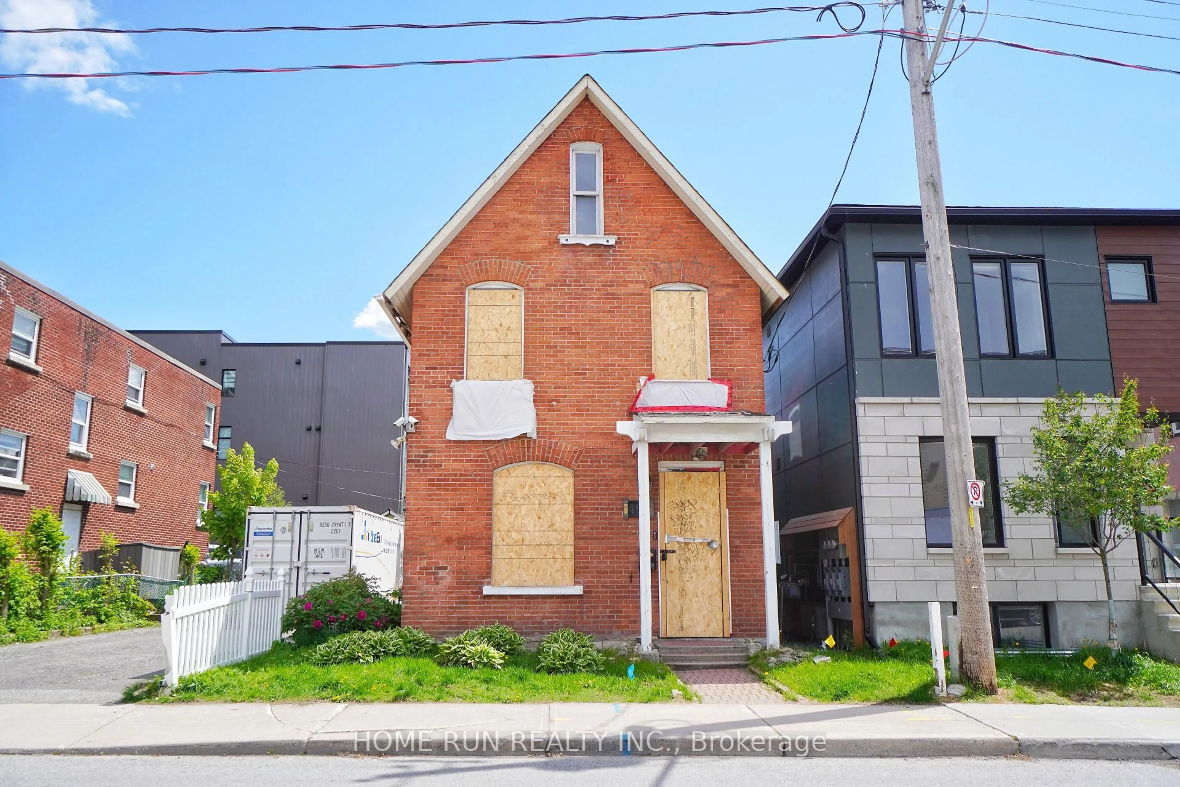 Home with brick exterior material, street for 402 Arlington Ave, Ottawa Ontario K1R 6Z6