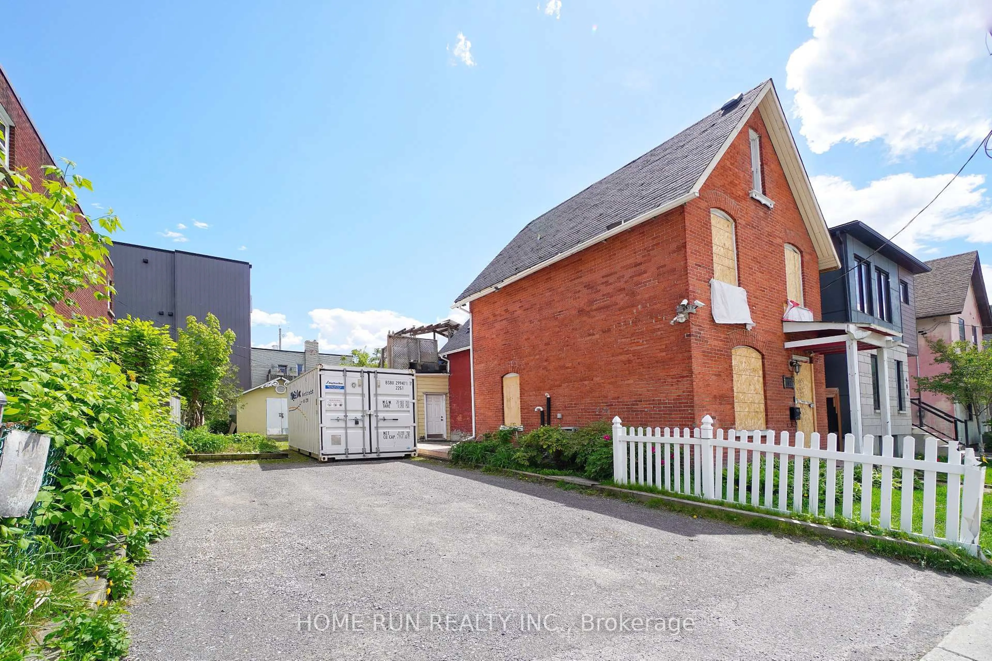A pic from outside/outdoor area/front of a property/back of a property/a pic from drone, street for 402 Arlington Ave, Ottawa Ontario K1R 6Z6