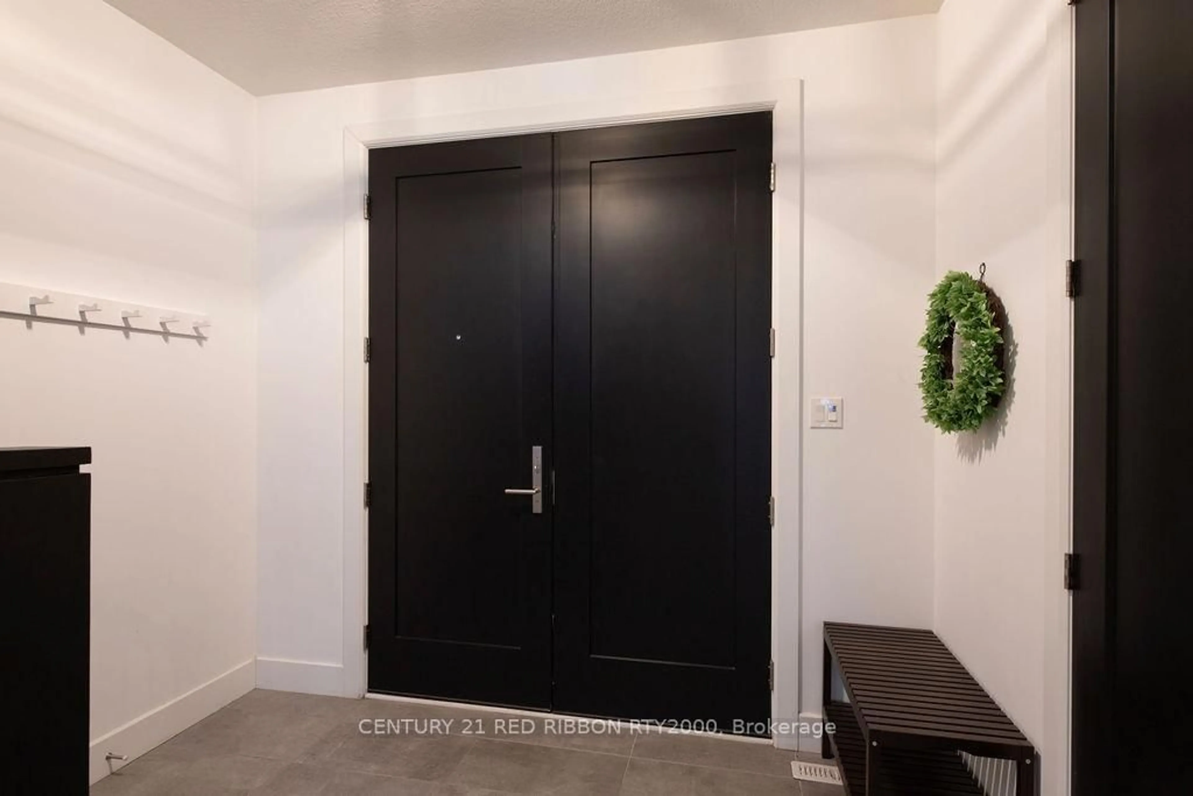Indoor entryway for 2555 Terry Fox Crt, Strathroy-Caradoc Ontario N0L 1W0