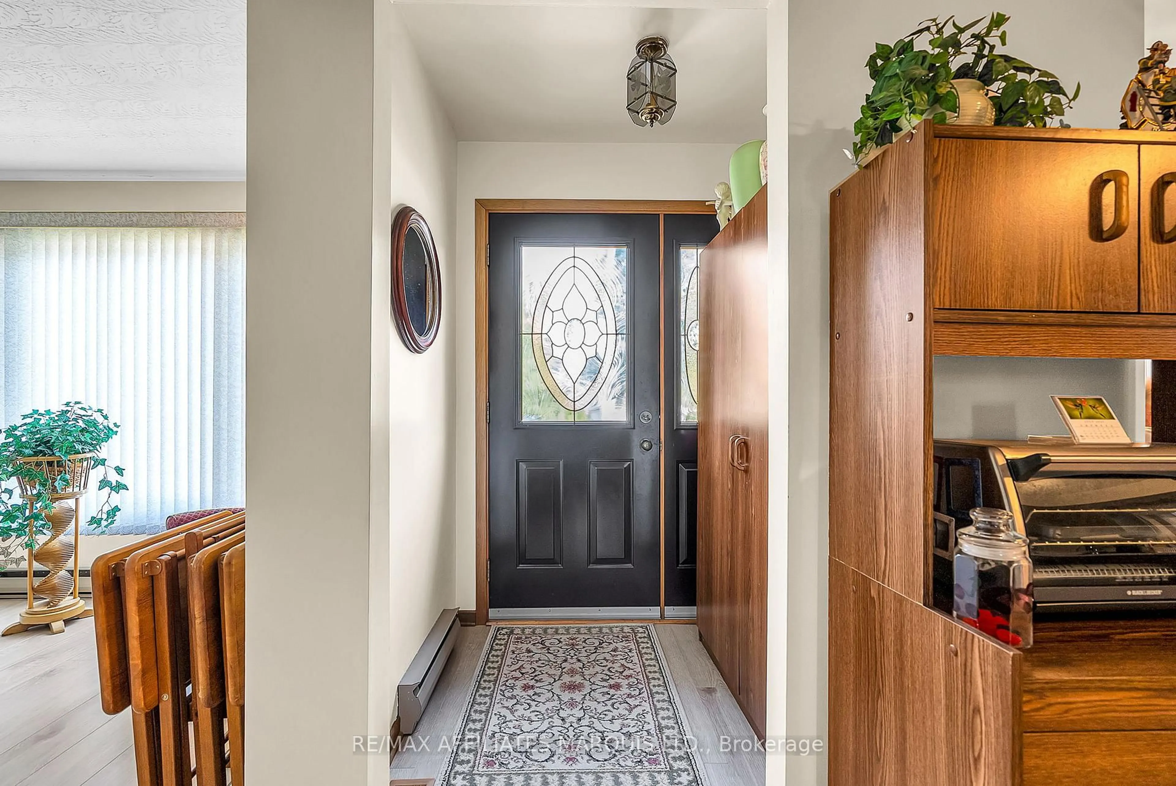 Indoor entryway for 3 Leap Crt, Cornwall Ontario K6H 6M6
