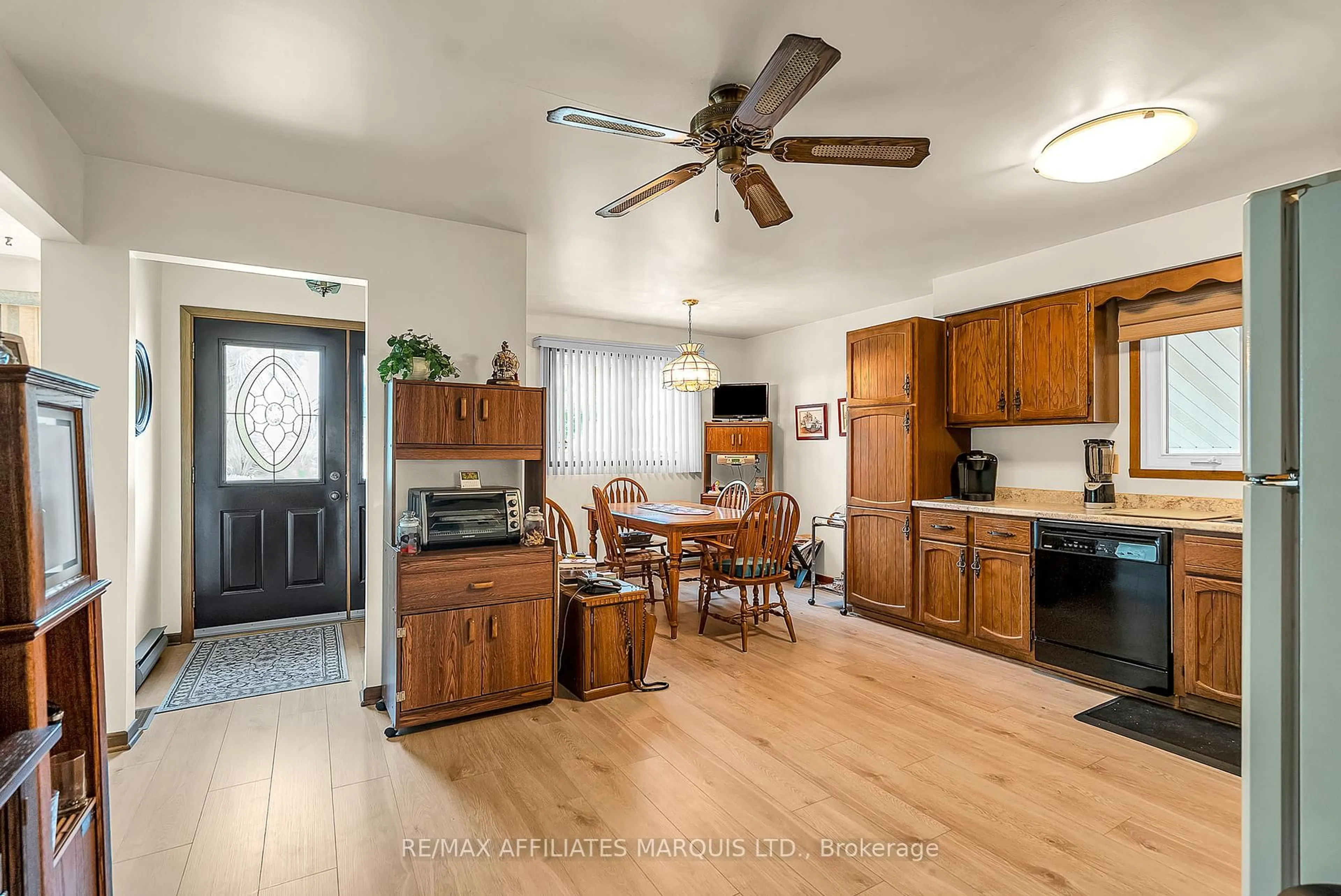 Open concept kitchen, unknown for 3 Leap Crt, Cornwall Ontario K6H 6M6