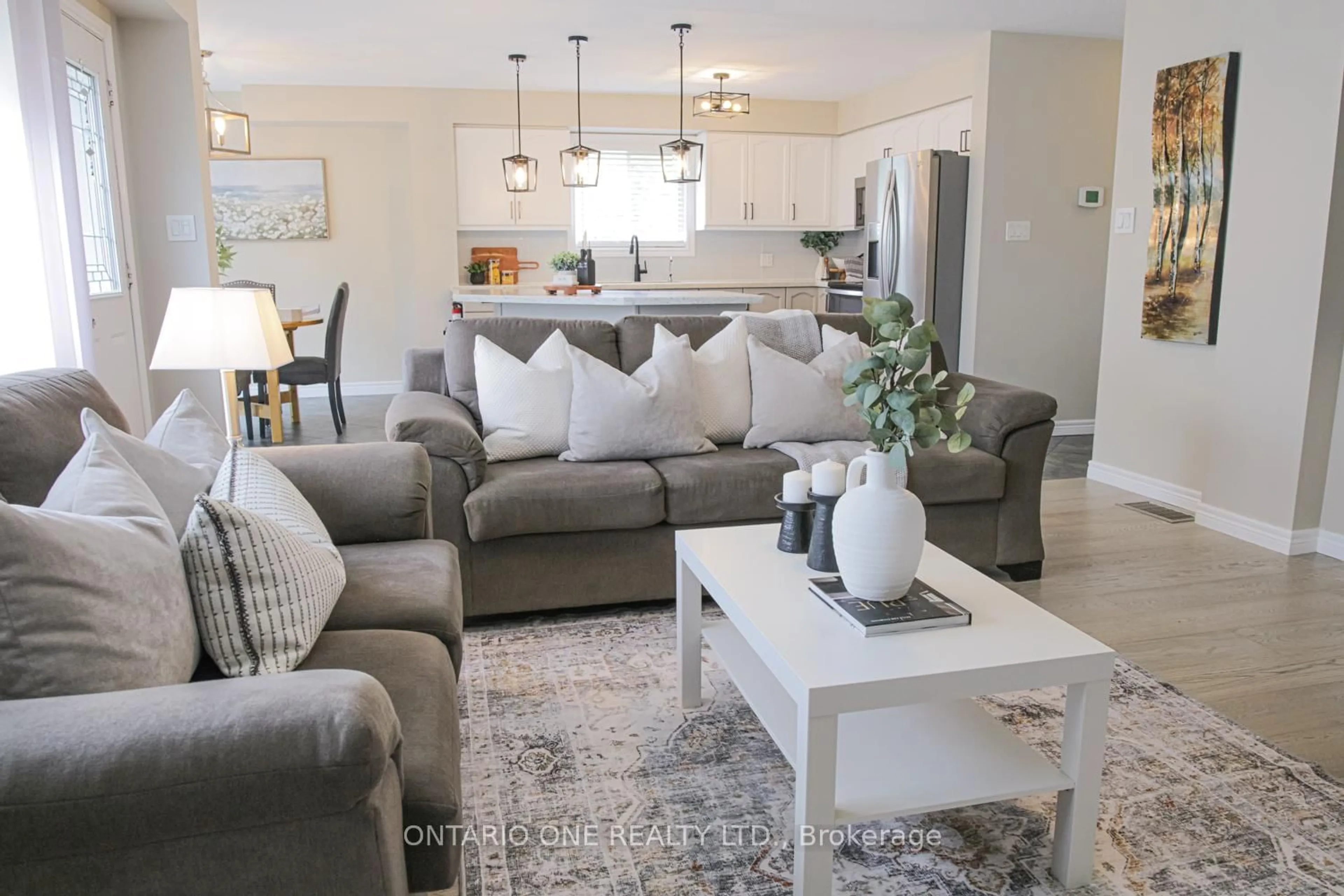 Living room with furniture, unknown for 16 Wood Crt, Kawartha Lakes Ontario K9V 6J4