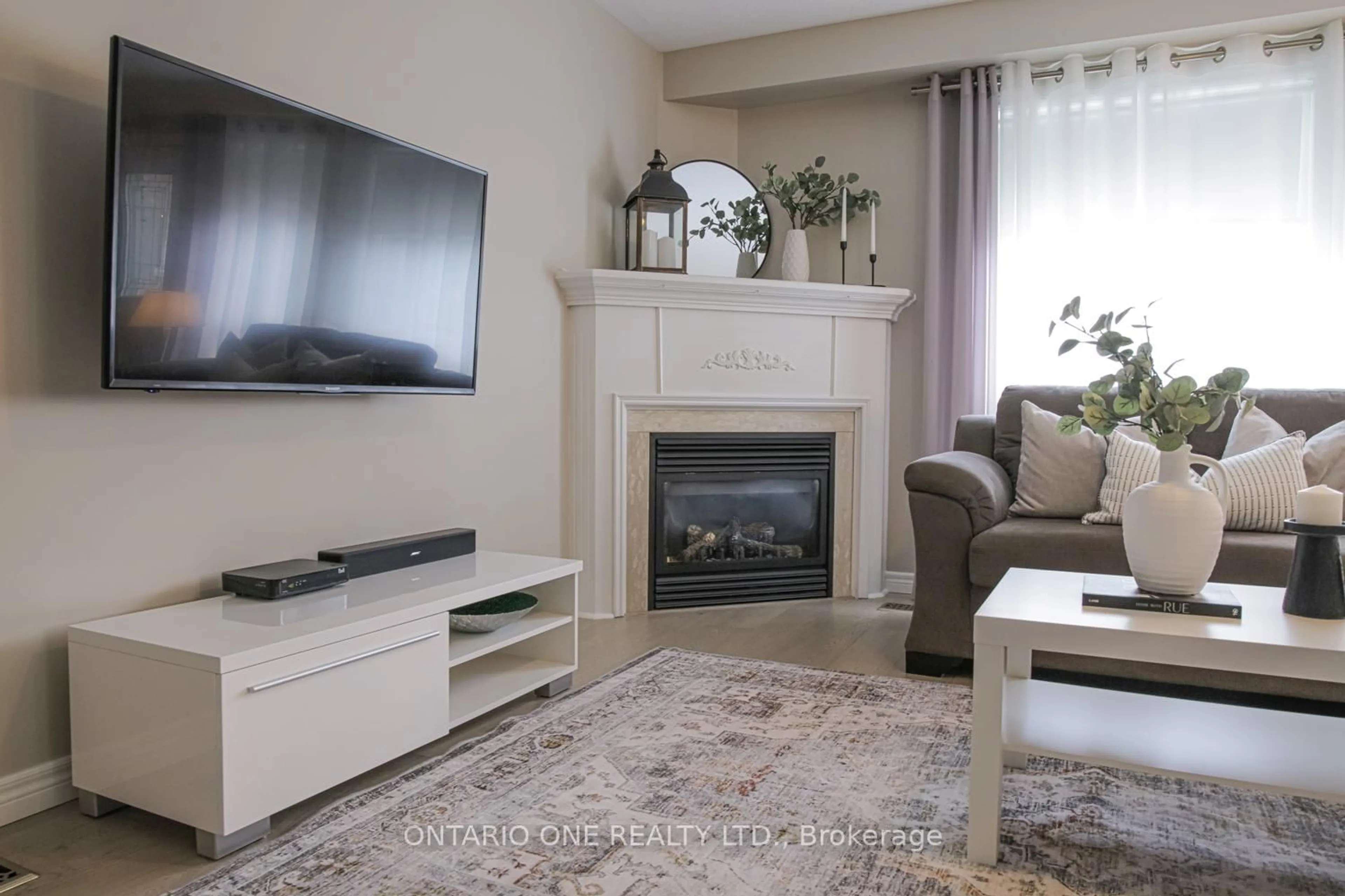 Living room with furniture, unknown for 16 Wood Crt, Kawartha Lakes Ontario K9V 6J4