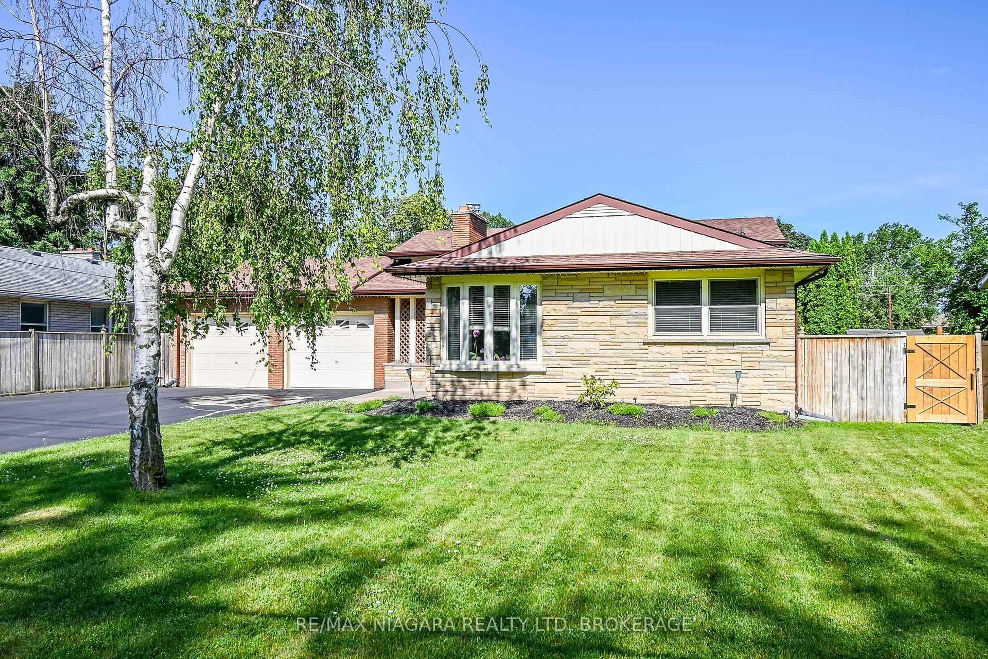 Home with brick exterior material, street for 679 Niagara St, St. Catharines Ontario L2M 7R5