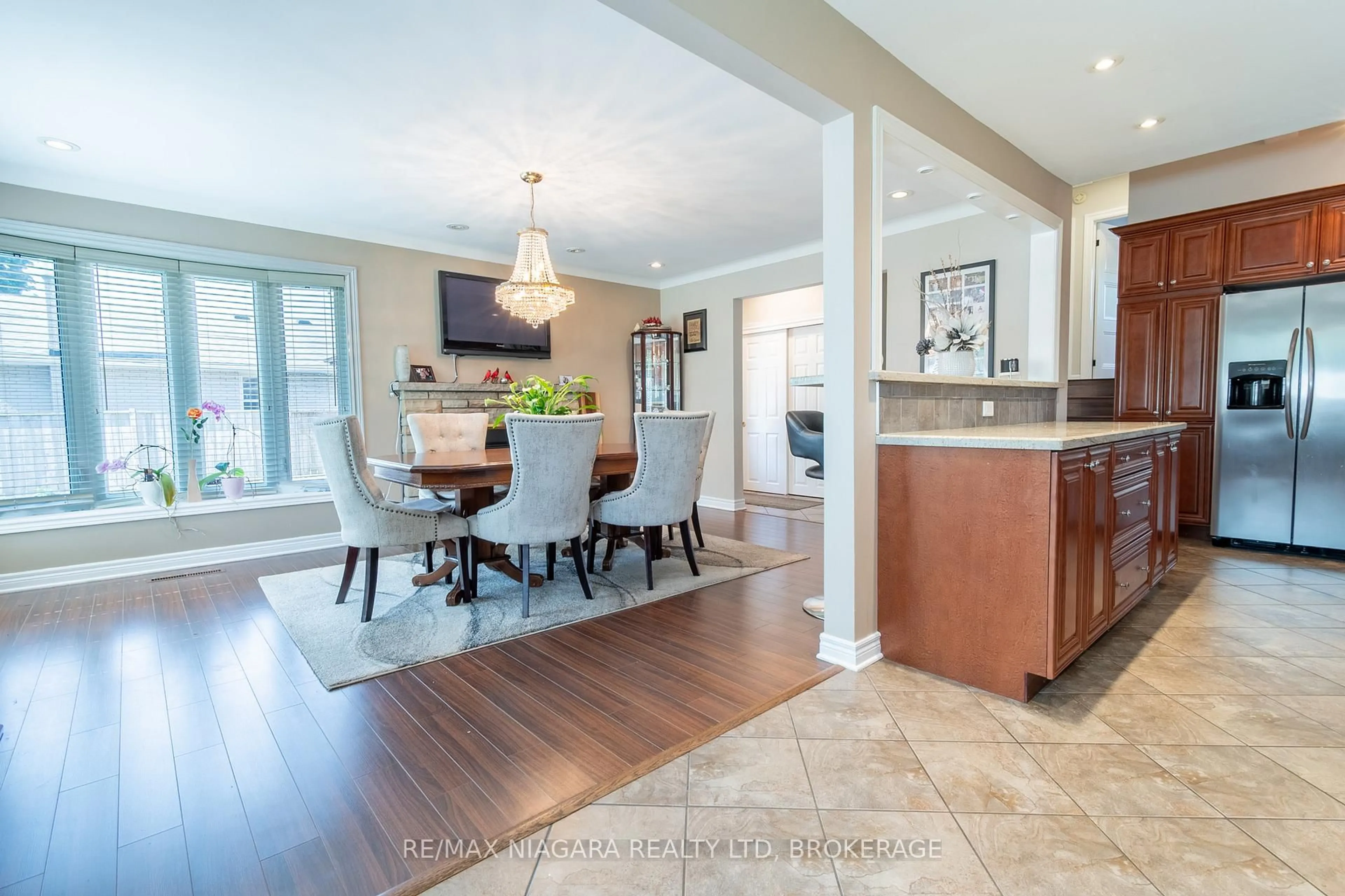Open concept kitchen, unknown for 679 Niagara St, St. Catharines Ontario L2M 7R5