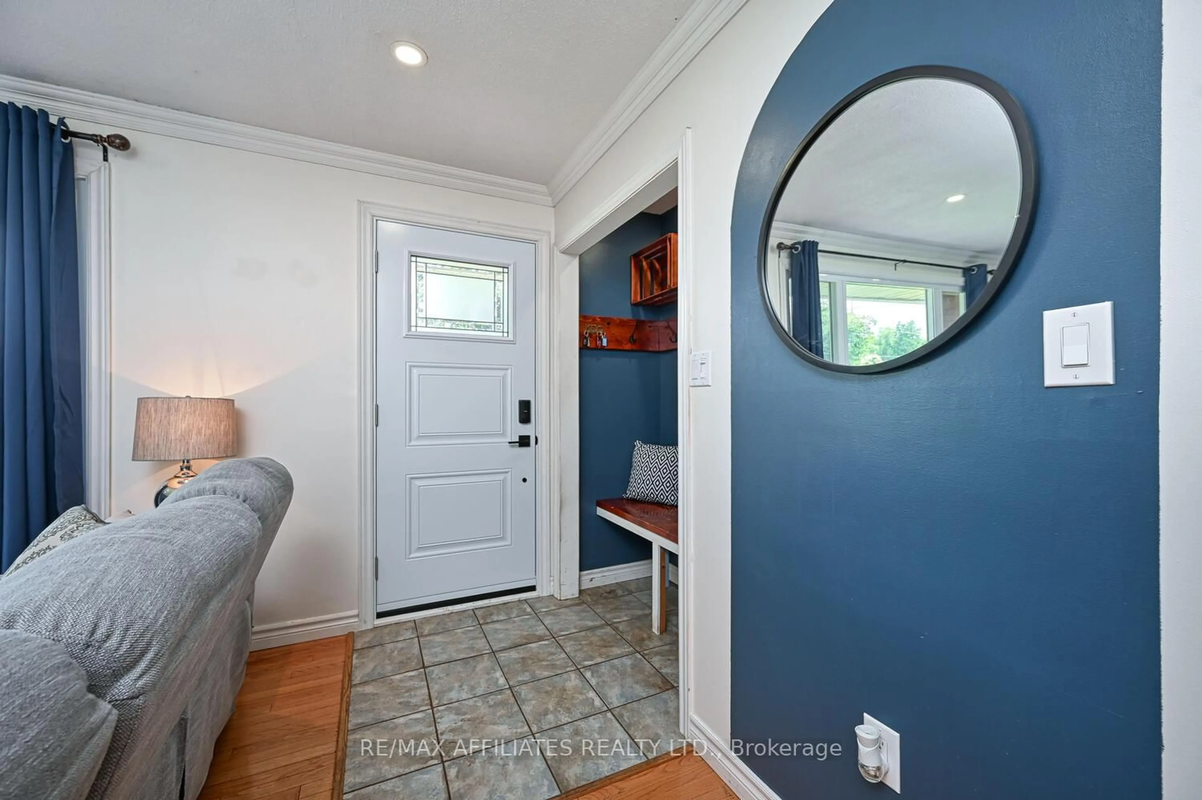 Indoor entryway for 55 Poonamalie Rd, Rideau Lakes Ontario K7A 5B8
