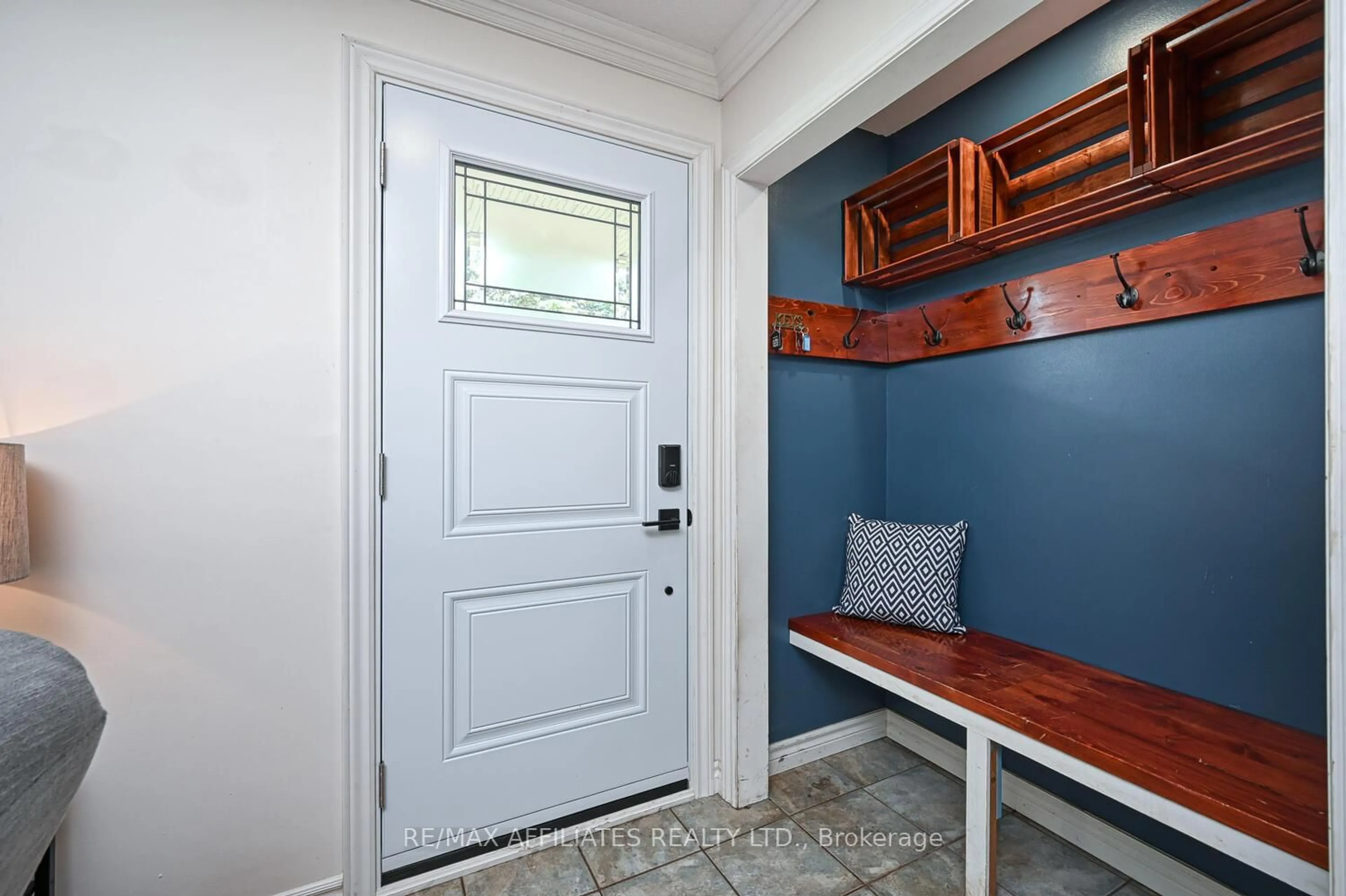 Indoor entryway for 55 Poonamalie Rd, Rideau Lakes Ontario K7A 5B8