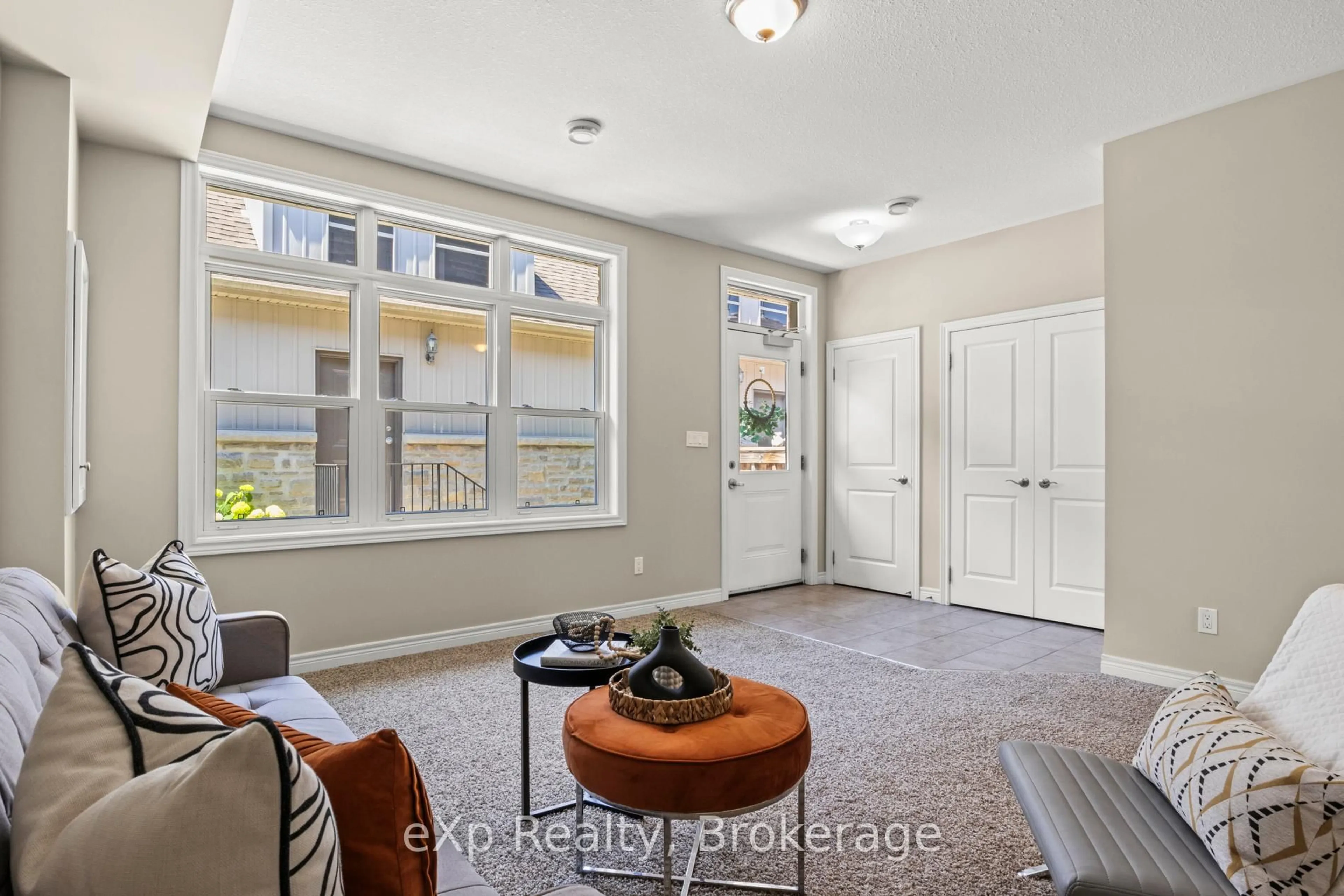 Indoor entryway for 74A Cardigan St, Guelph Ontario N1H 0A4