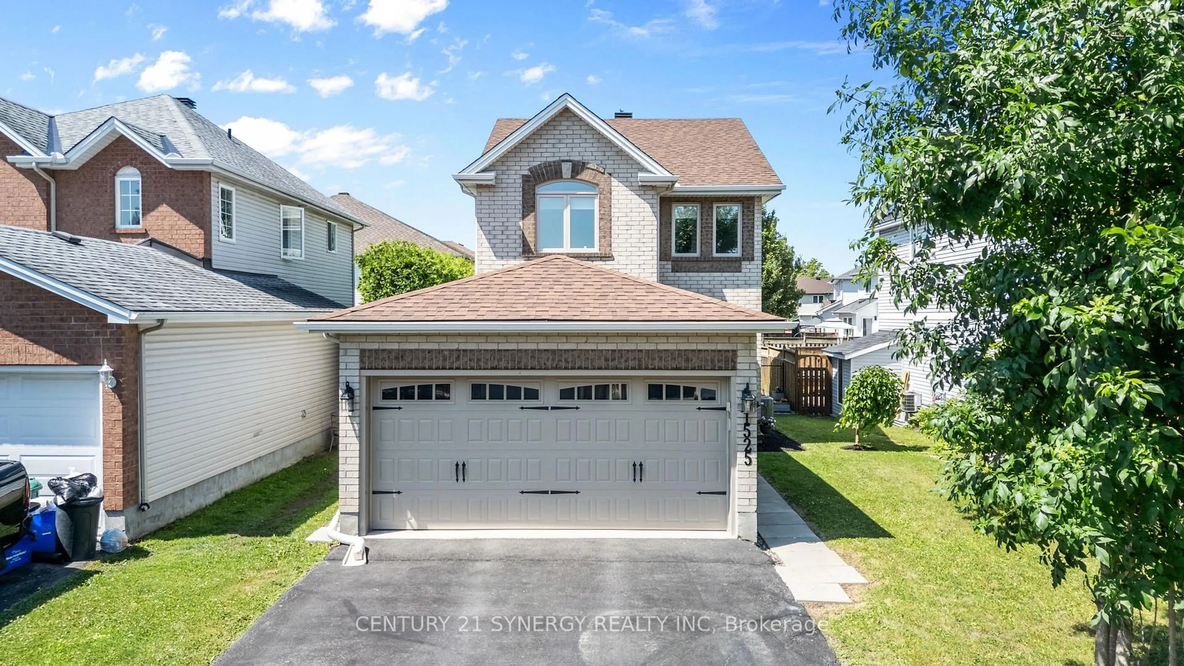 Home with vinyl exterior material, street for 1525 Senateurs Way, Ottawa Ontario K4A 4A3