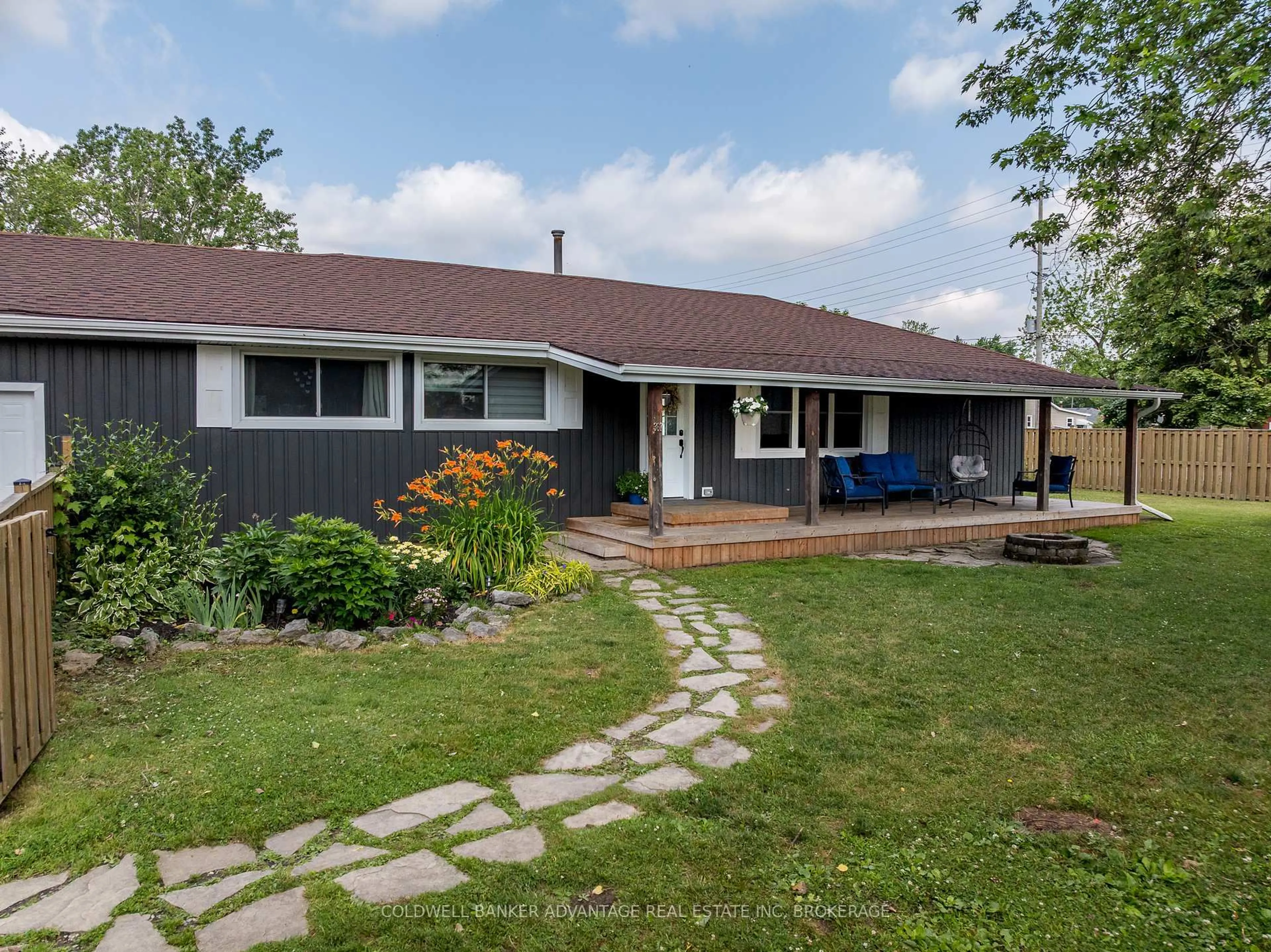 A pic from outside/outdoor area/front of a property/back of a property/a pic from drone, street for 367 Grandview Rd, Fort Erie Ontario L2A 4T3