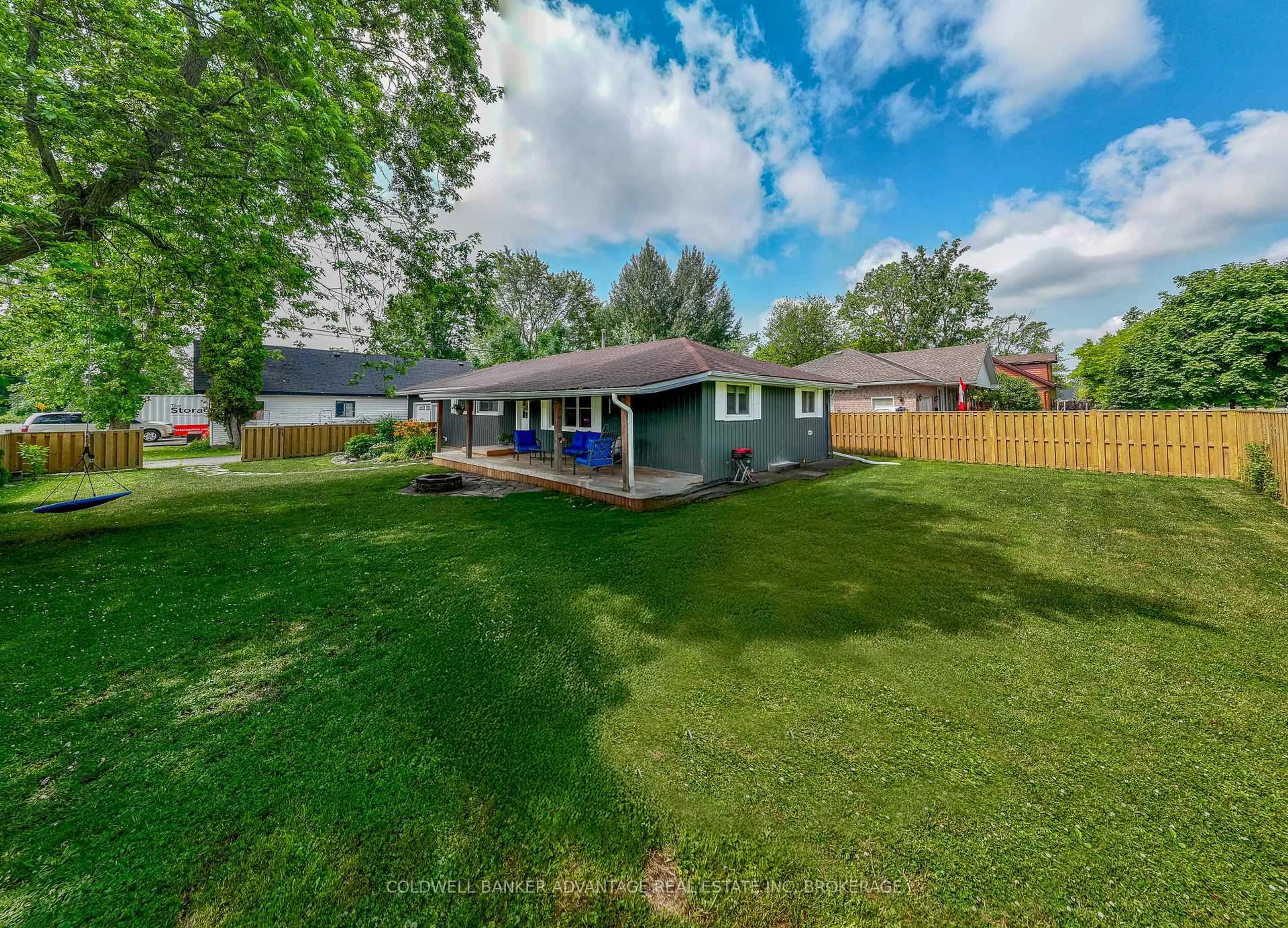 A pic from outside/outdoor area/front of a property/back of a property/a pic from drone, unknown for 367 Grandview Rd, Fort Erie Ontario L2A 4T3