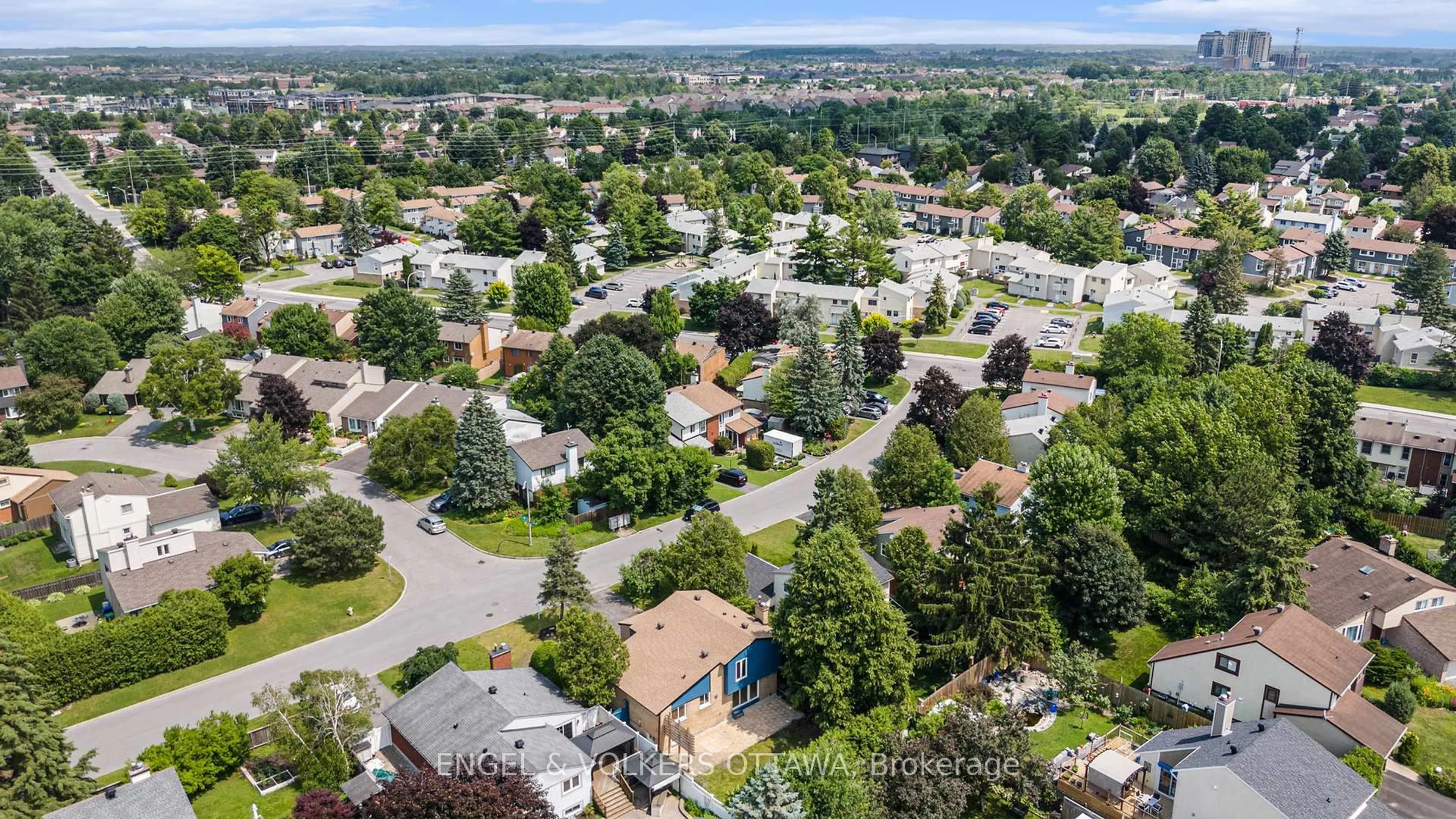 A pic from outside/outdoor area/front of a property/back of a property/a pic from drone, street for 123 Tripp Cres, Ottawa Ontario K2J 1M5