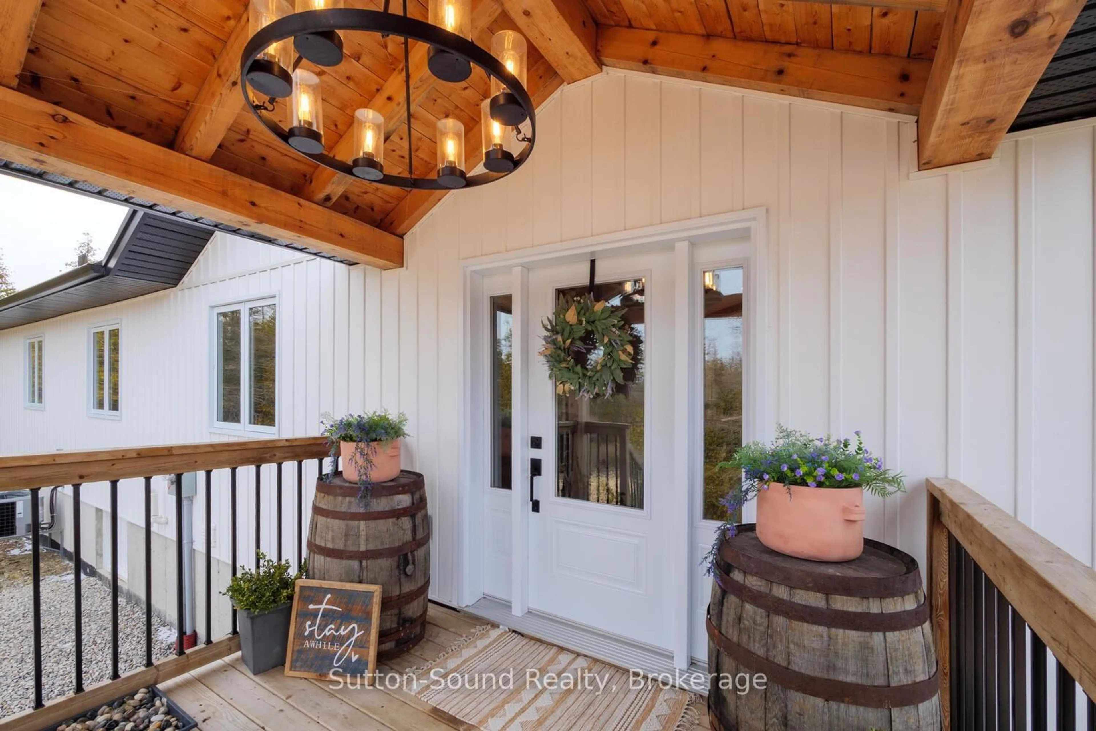Indoor entryway for 107 Whiskey Harbour Rd, Northern Bruce Peninsula Ontario N0H 2T0