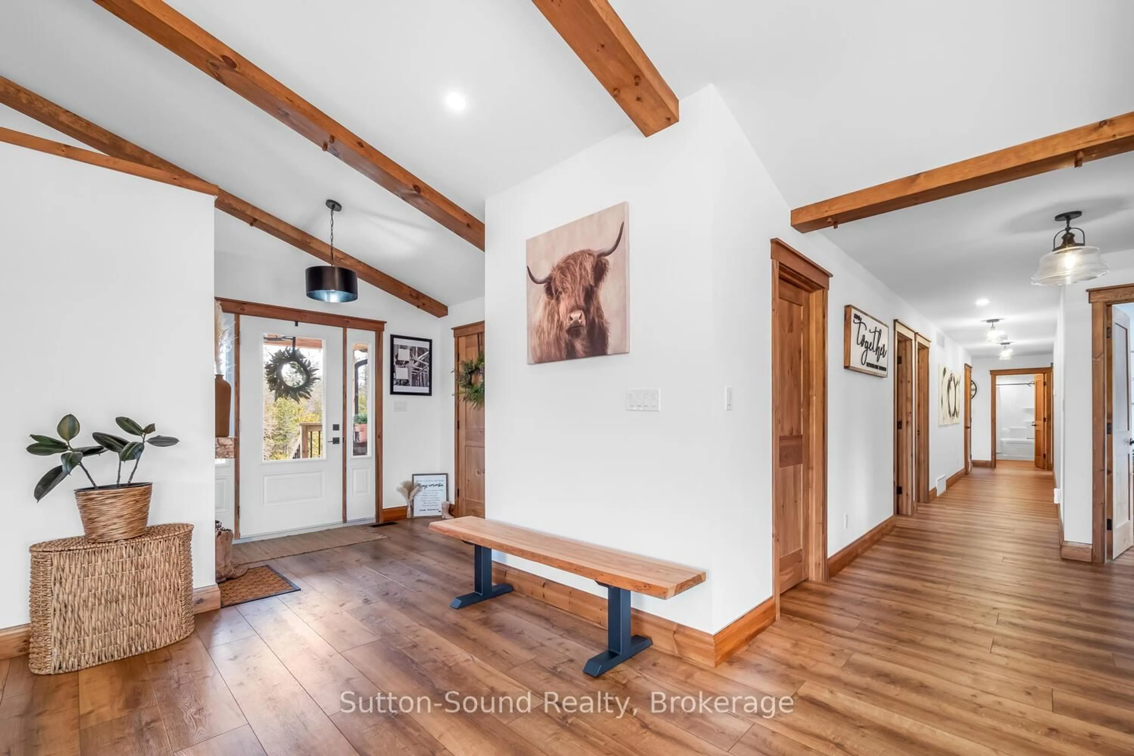 Indoor entryway for 107 Whiskey Harbour Rd, Northern Bruce Peninsula Ontario N0H 2T0