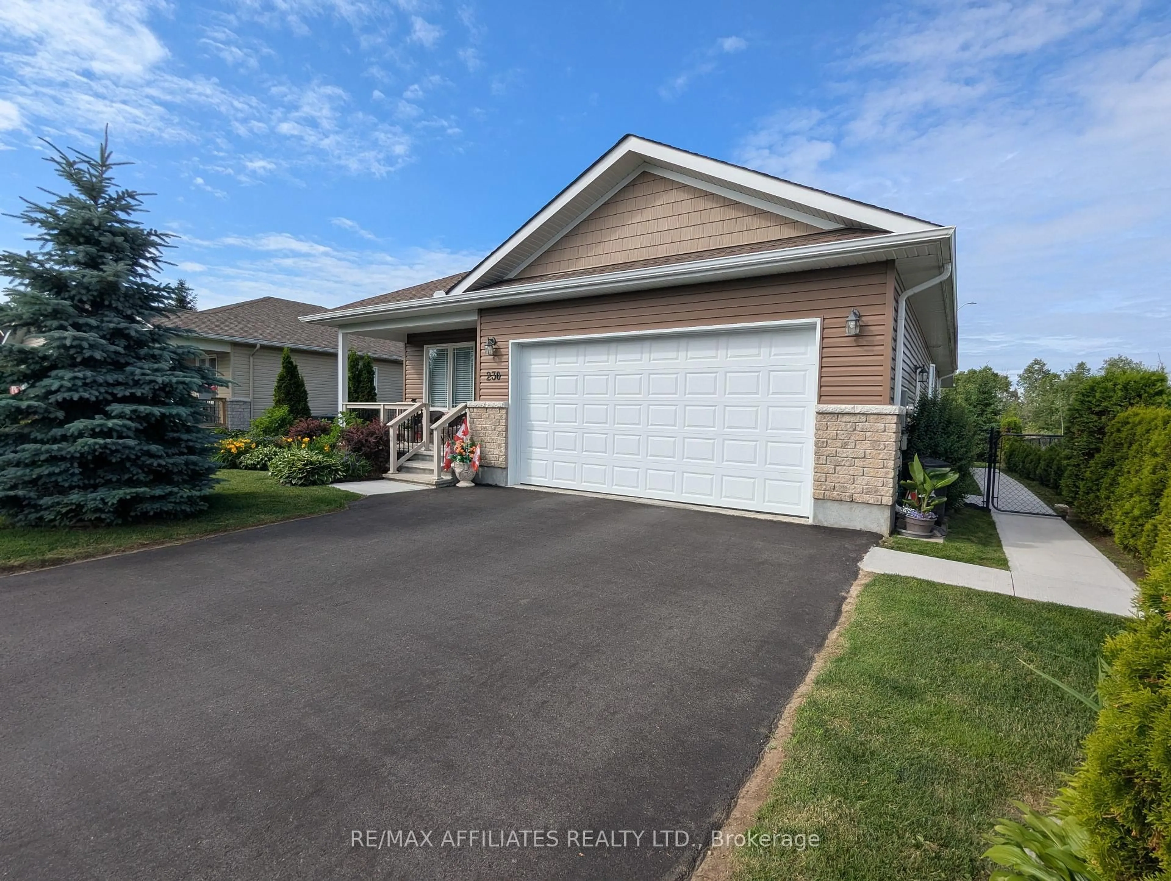 Home with vinyl exterior material, street for 230 Wood Ave, Smiths Falls Ontario K7A 5G9