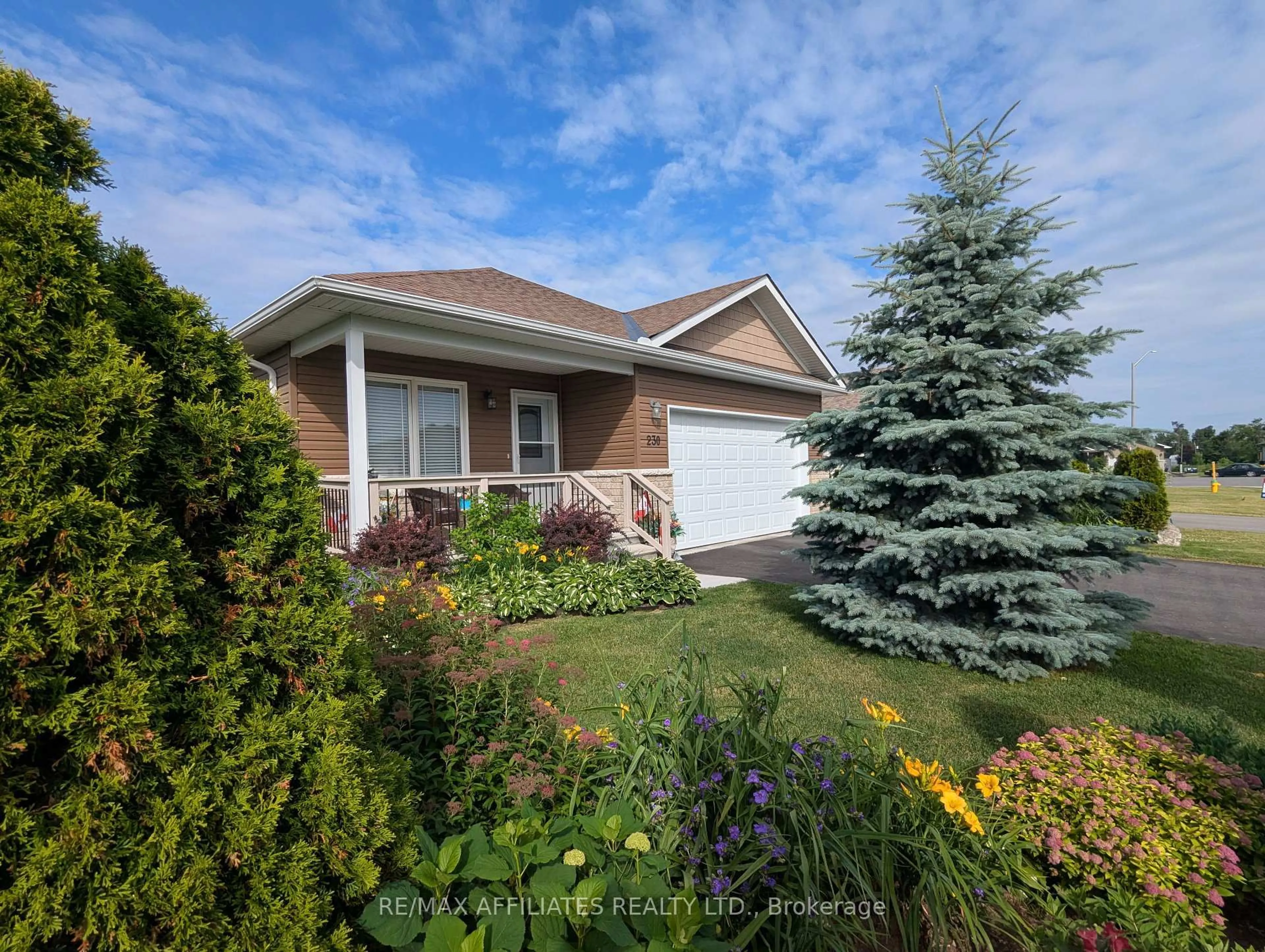 Home with vinyl exterior material, street for 230 Wood Ave, Smiths Falls Ontario K7A 5G9