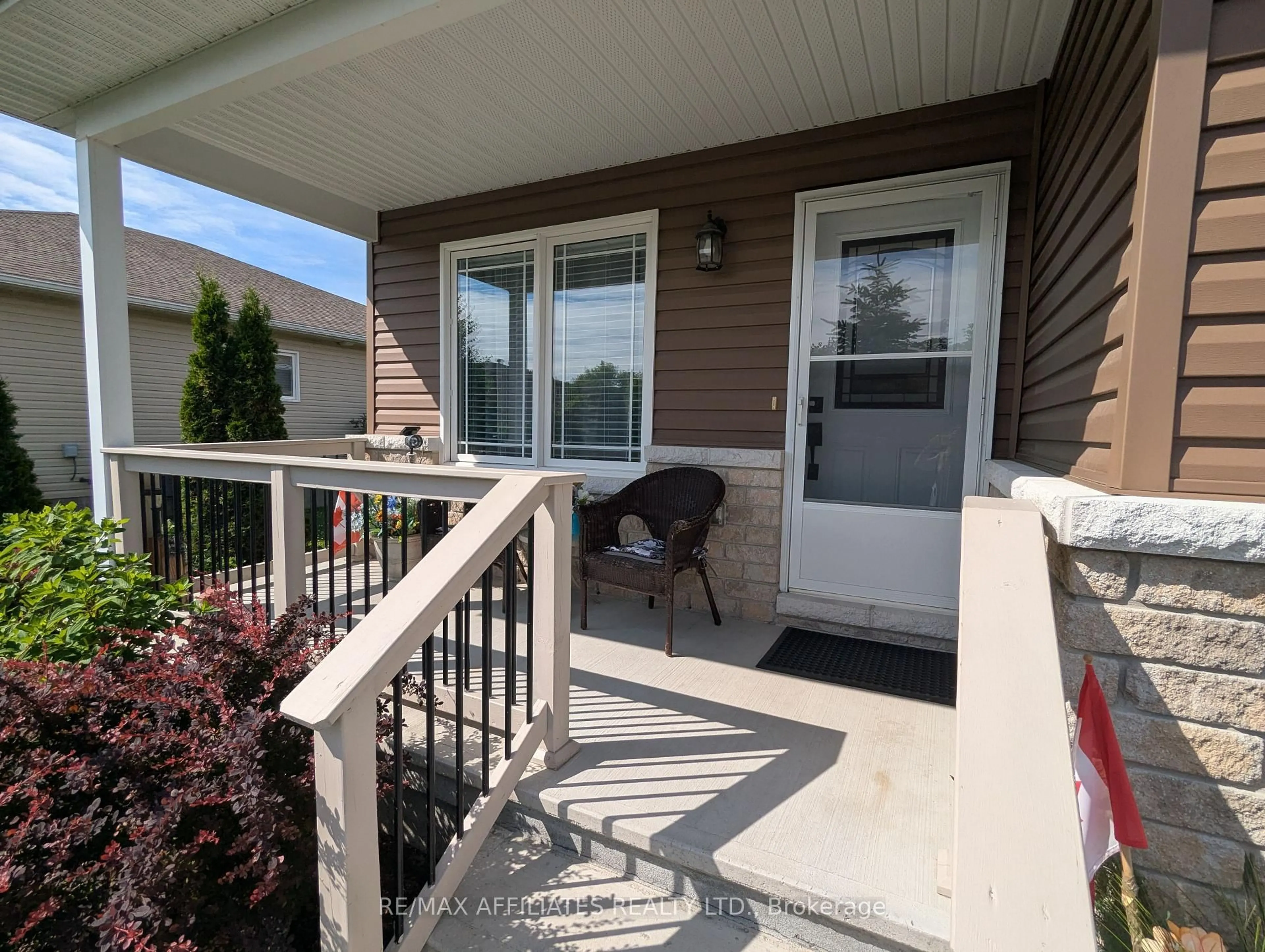 Unknown for 230 Wood Ave, Smiths Falls Ontario K7A 5G9