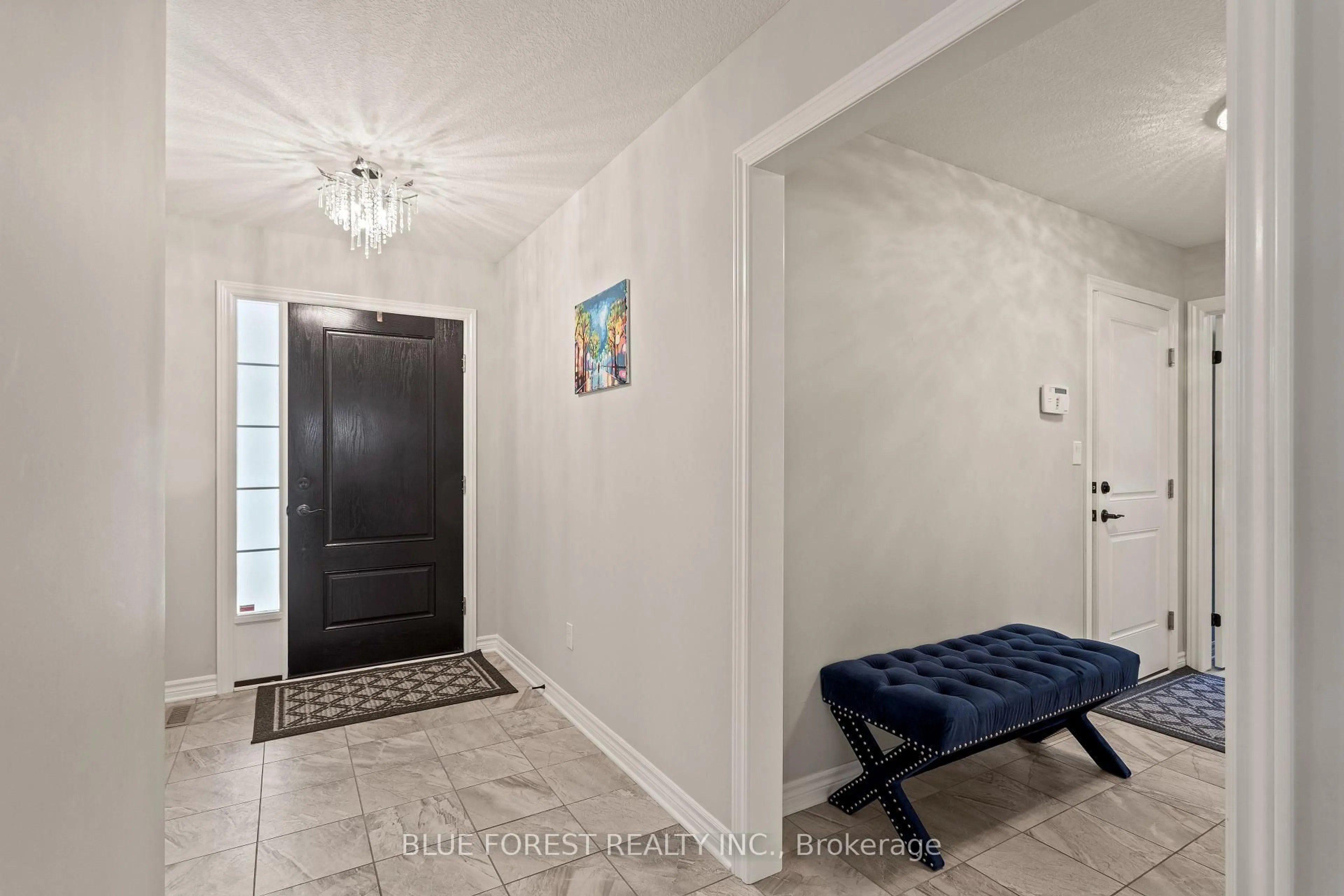Indoor entryway for 42 Hickory Lane, St. Thomas Ontario N5R 6K9