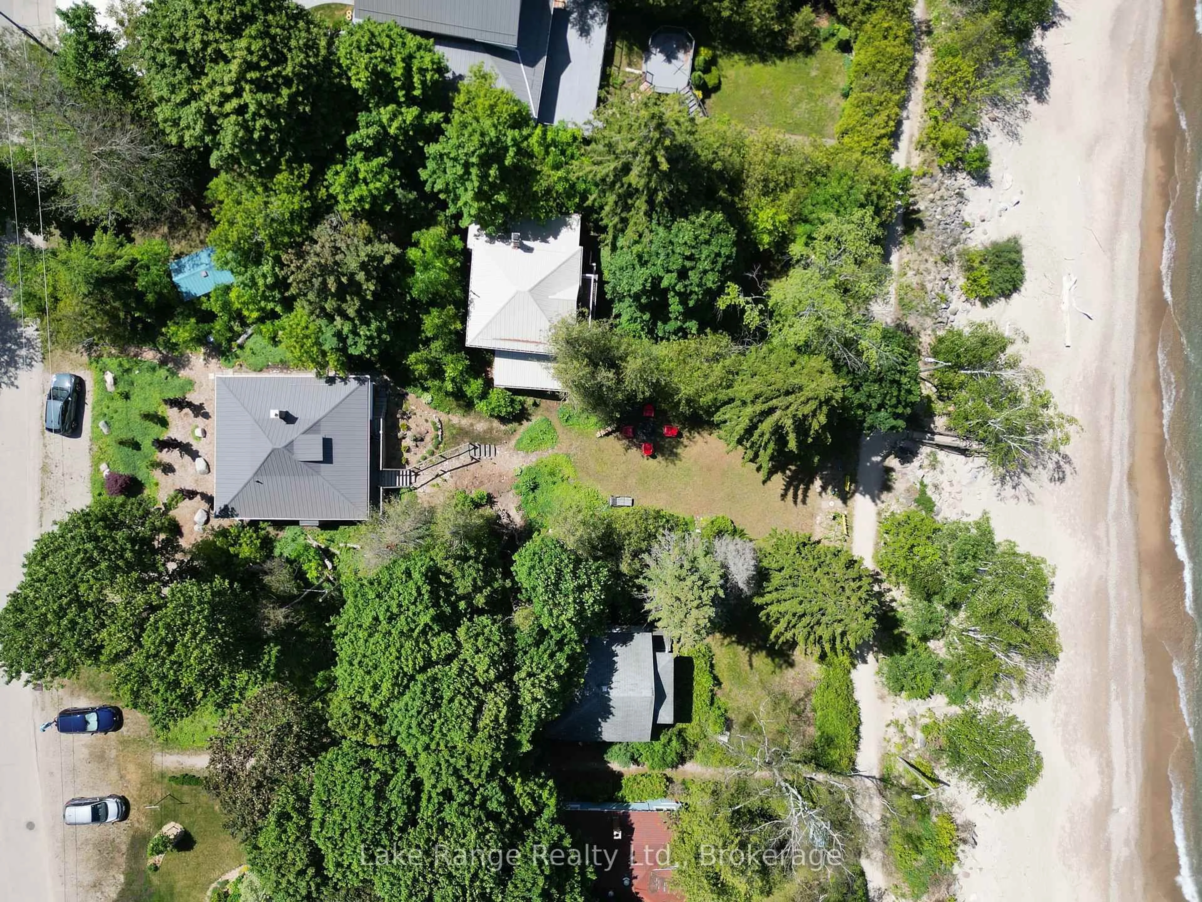 A pic from outside/outdoor area/front of a property/back of a property/a pic from drone, unknown for 924 Saugeen St, Kincardine Ontario N2Z 1A8