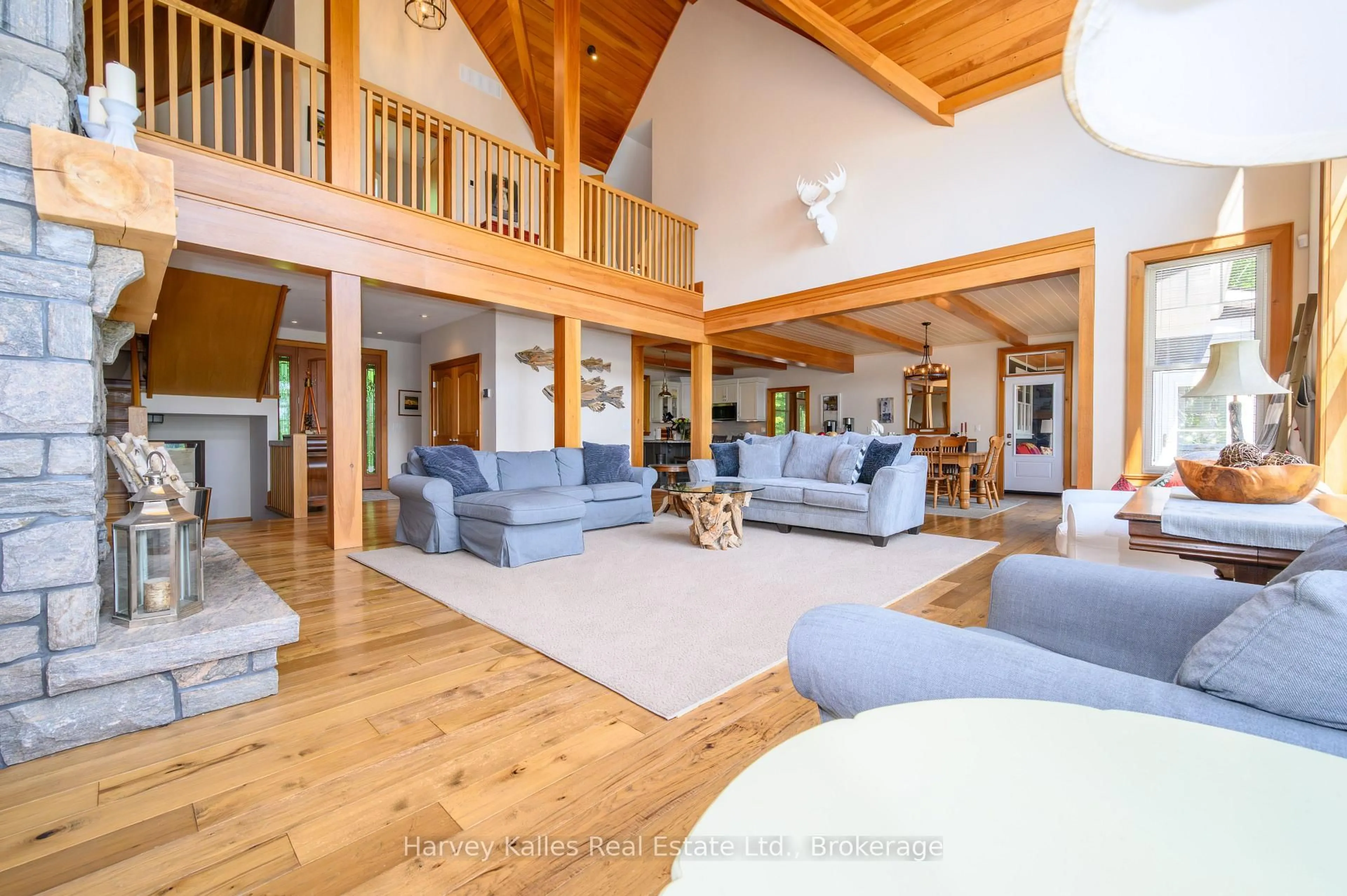 Living room with furniture, wood/laminate floor for 1045 LAKESHORE Dr, Gravenhurst Ontario P1P 1R2