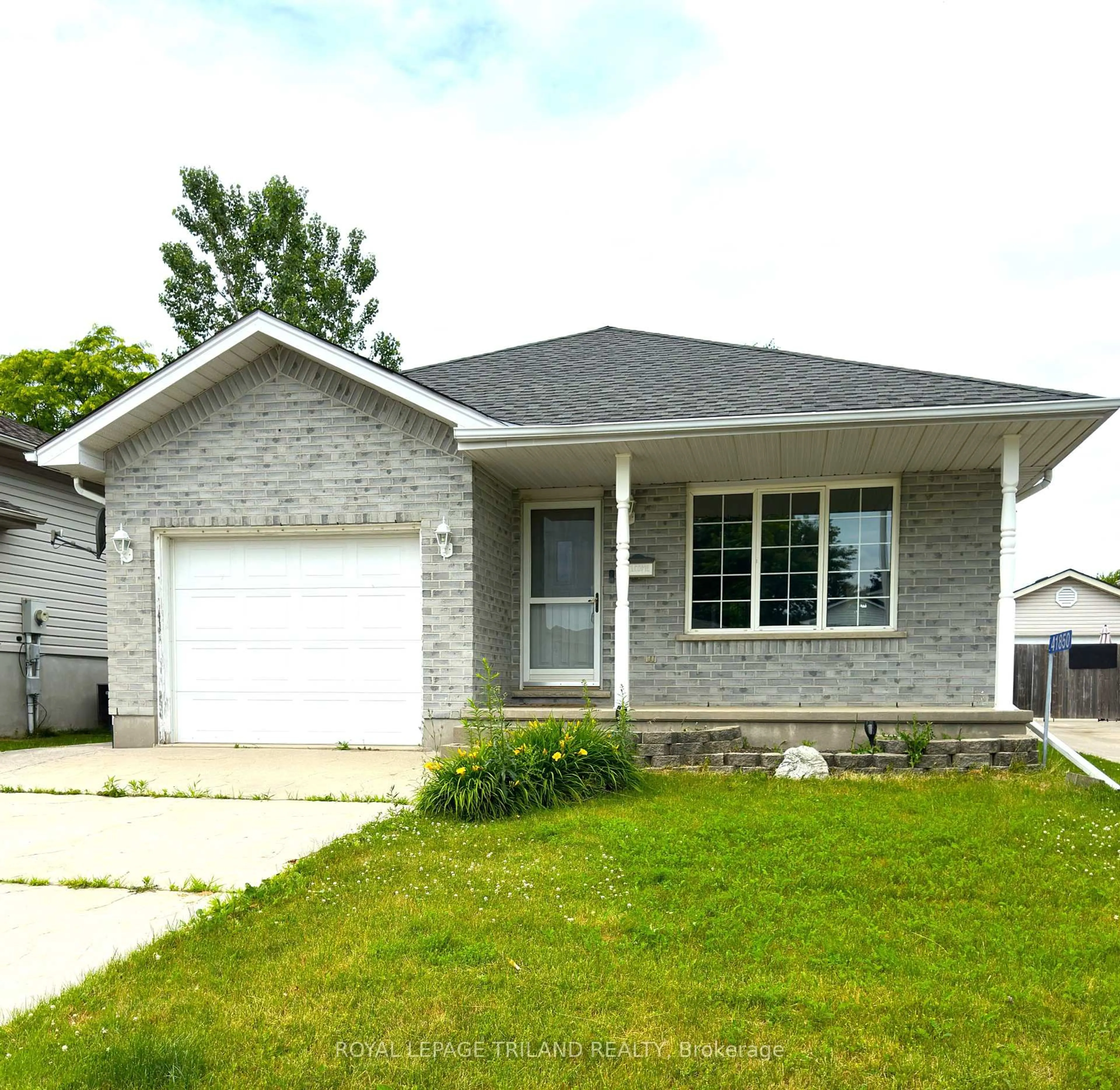 Home with brick exterior material, street for 41850 James St, Southwold Ontario N5P 4L6