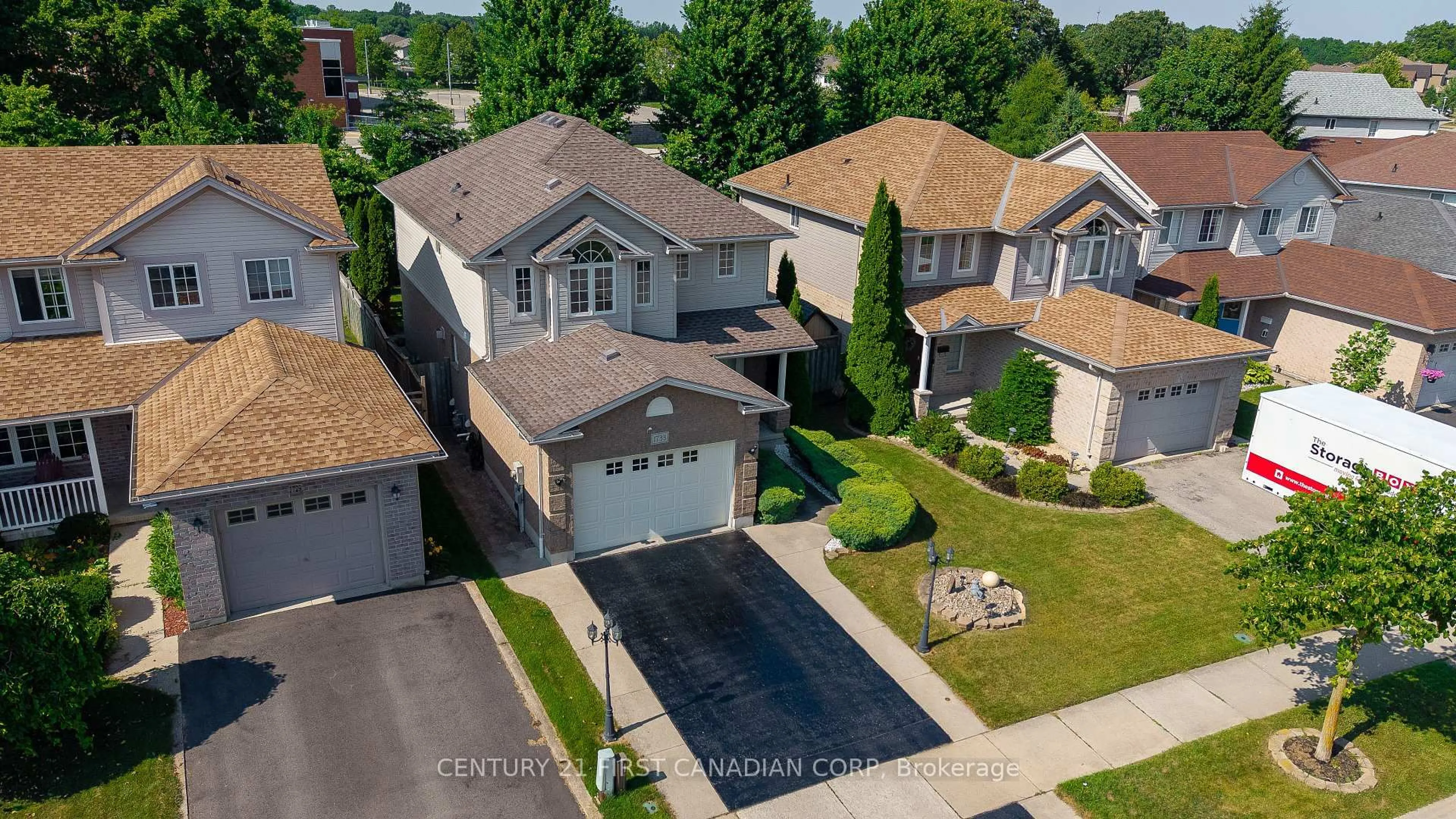 A pic from outside/outdoor area/front of a property/back of a property/a pic from drone, street for 1733 Devos Dr, London North Ontario N5X 4H8